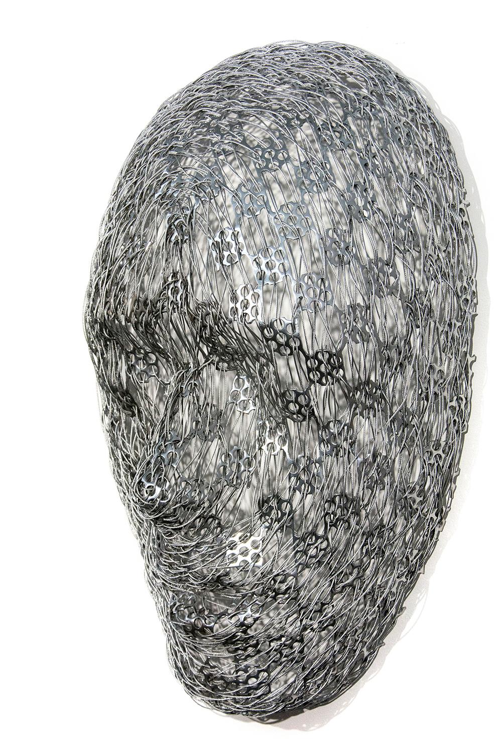 Wandskulptur in verschlungenem Silber, abstraktes menschliches Gesicht, Edelstahl und Kabel – Sculpture von Dale Dunning
