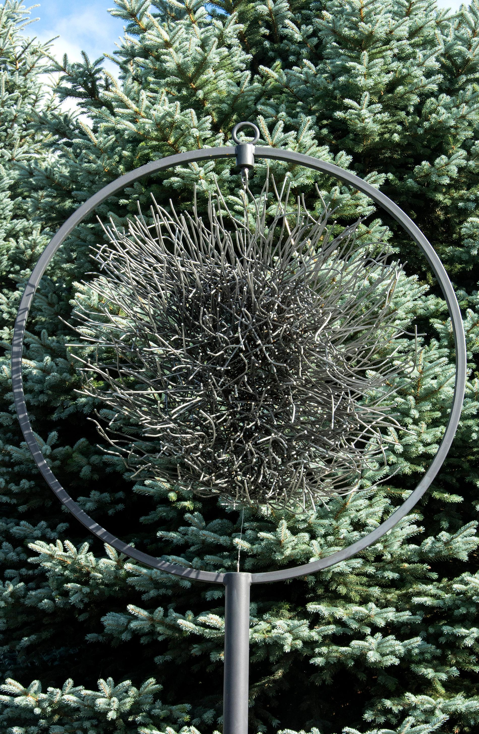 Olas - escultura de exterior alta, de metal, con rostro humano abstracto, de acero revestido en venta 2