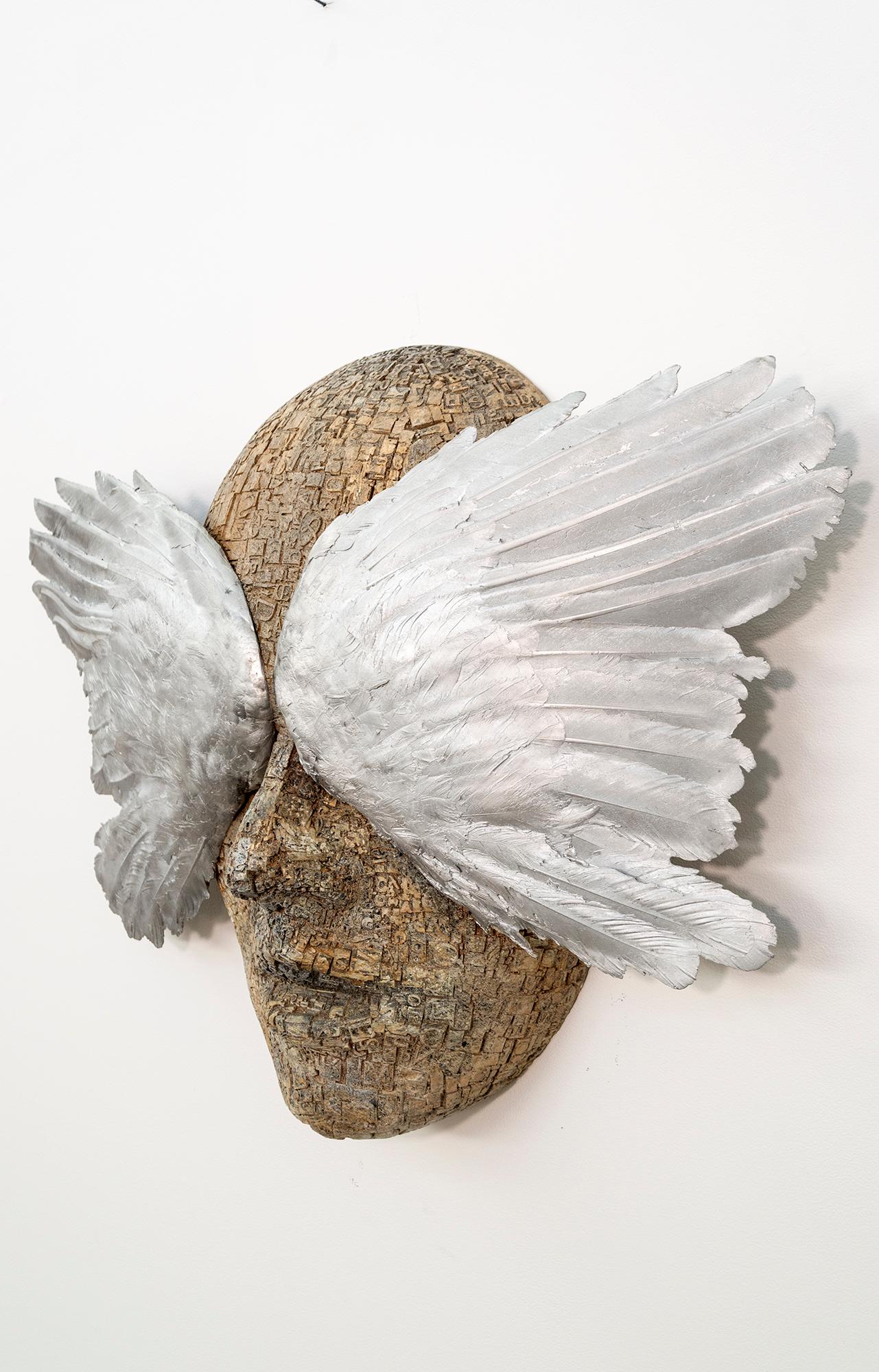 Wings of Perception - sculpture murale contemporaine, figurative, en aluminium en vente 1