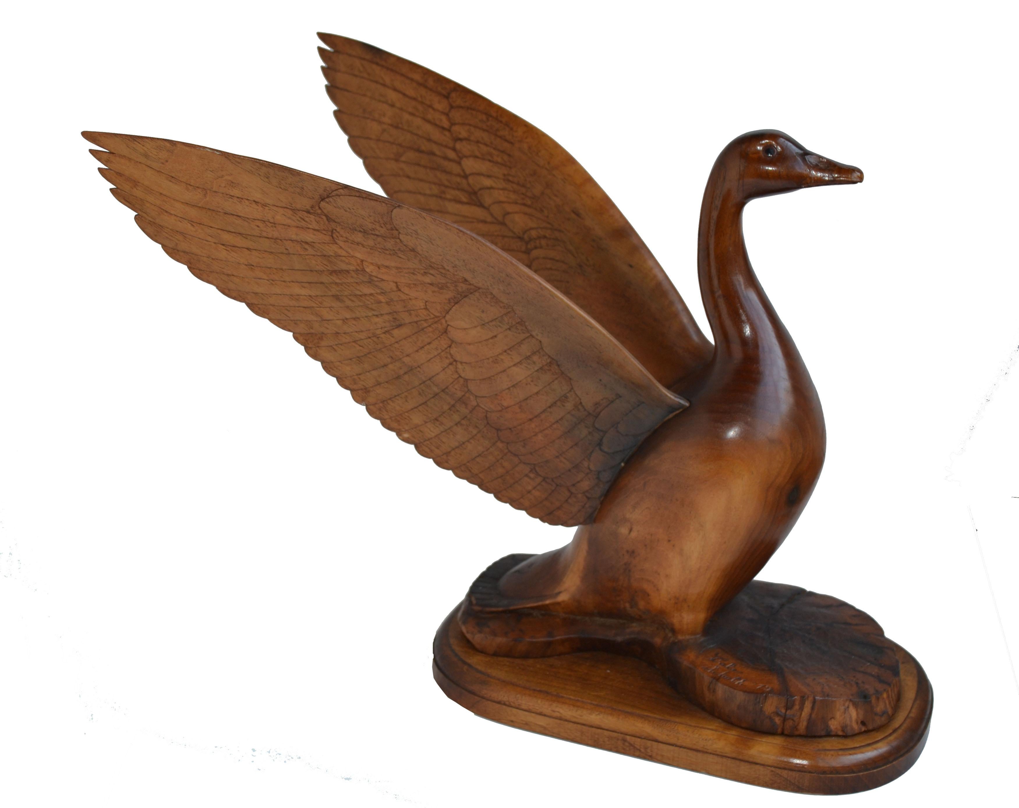 Sculpture d'oie aux ailes tendues sculptée à la main en vente 4