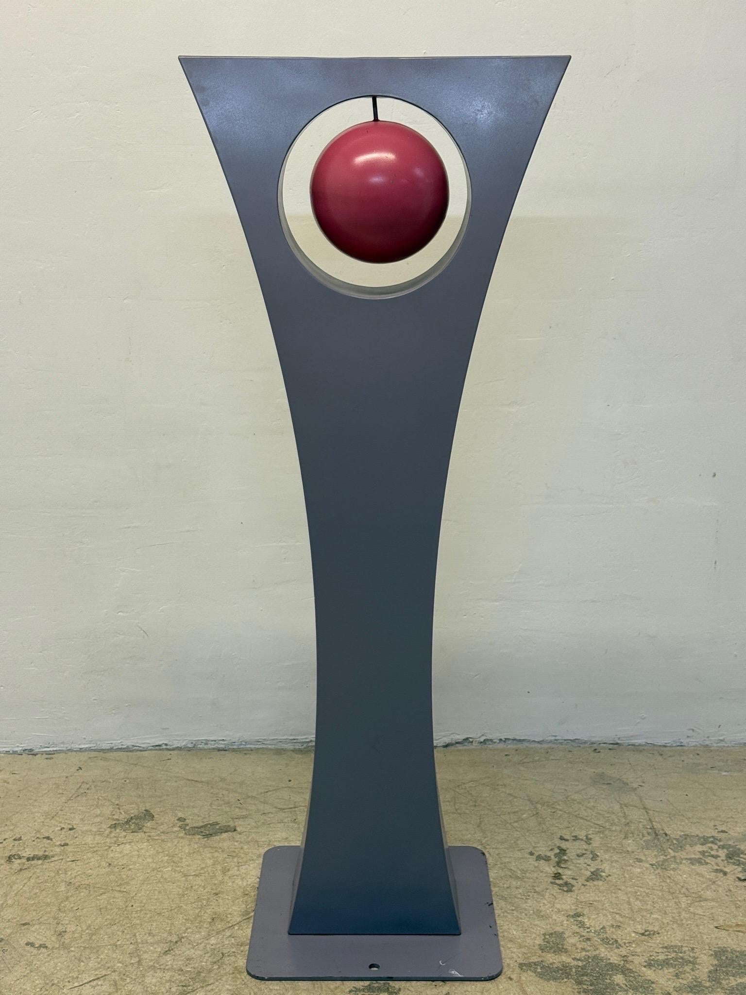 Postmoderno Scultura postmoderna in acciaio per interni/esterni 