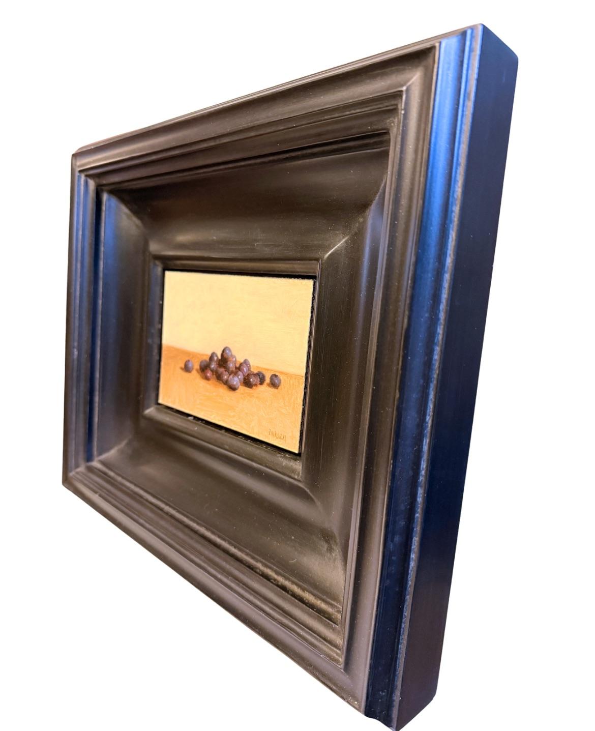 Dale Zinkowski è un maestro della natura morta. Le sue opere, che ricordano le nature morte olandesi del Secolo d'Oro, risplendono di luce e di una bellezza sottile e tranquilla. Questo dipinto ad olio originale mostra  È incorniciata in una cornice