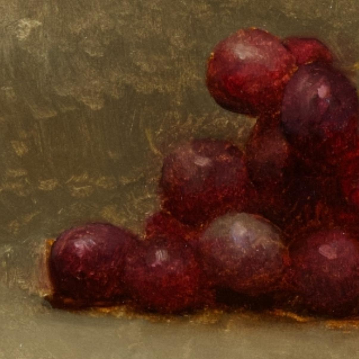 Dale Zinkowski es un maestro de la naturaleza muerta. Su obra, que recuerda a la pintura holandesa de bodegones de la Edad de Oro, brilla con luz y una belleza sutil y tranquila. Este óleo original muestra un racimo de uvas bellamente