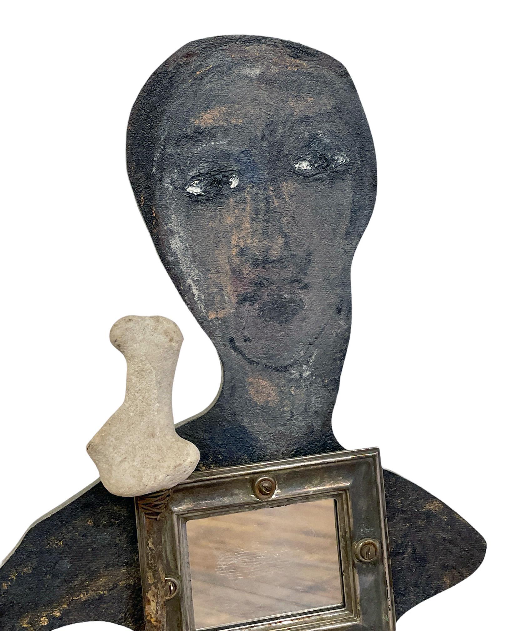 Dali als Idol, skulpturale Konstruktion mit Spiegel, Malerei und gefundenen Objekten (Altholz) im Angebot