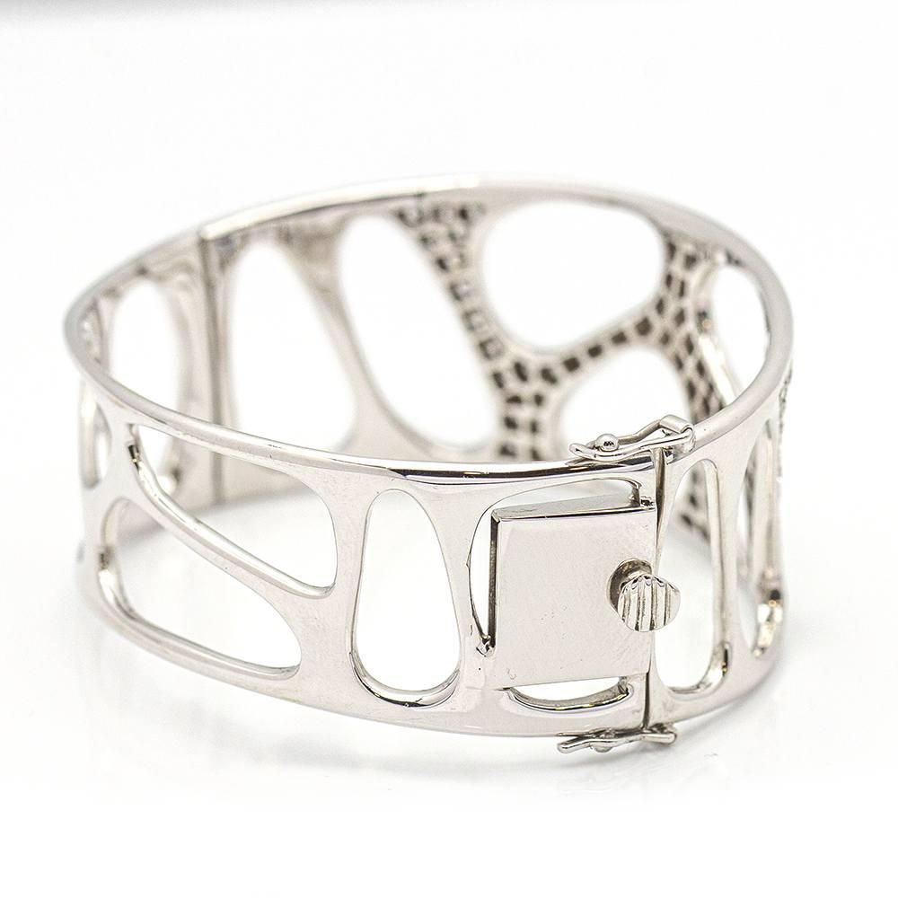 Women's Bracelet in Gold with White Diamonds  79x Brilliant Cut Diamonds, quality G/VS  Total weight 1.40ct  18kt White Gold  49 grams  6 cm diameter  2 safety catches  Brand new product  Ref:D359680LF