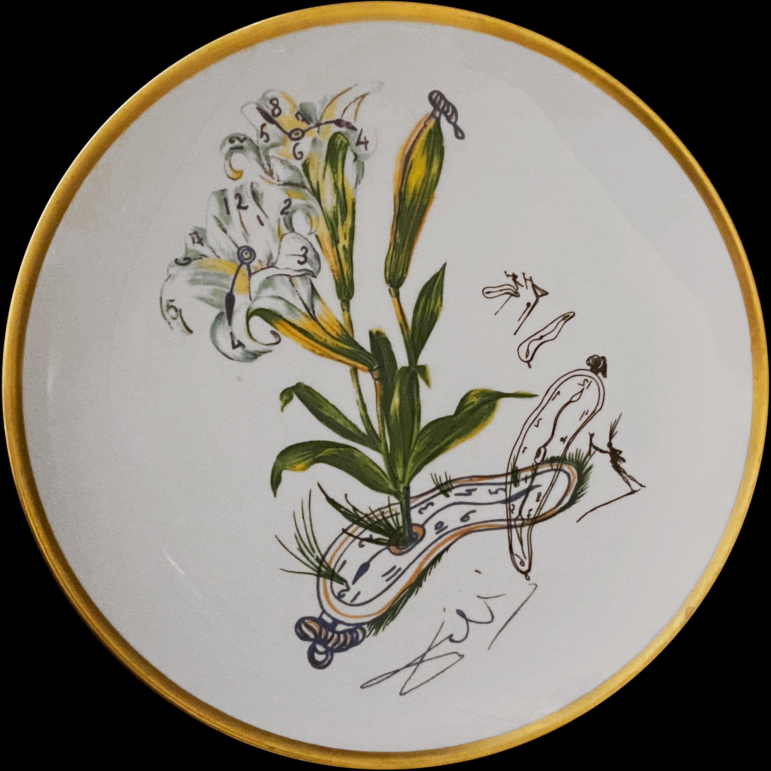 Genious Dali 1904-1989, world-famous Spanish Surrealist artist, in the design of these dessert porcelain plates diameter 18 cm, you will find some of his favorite items. Good printed quality with gold rim, very decorative.
Dali had an important