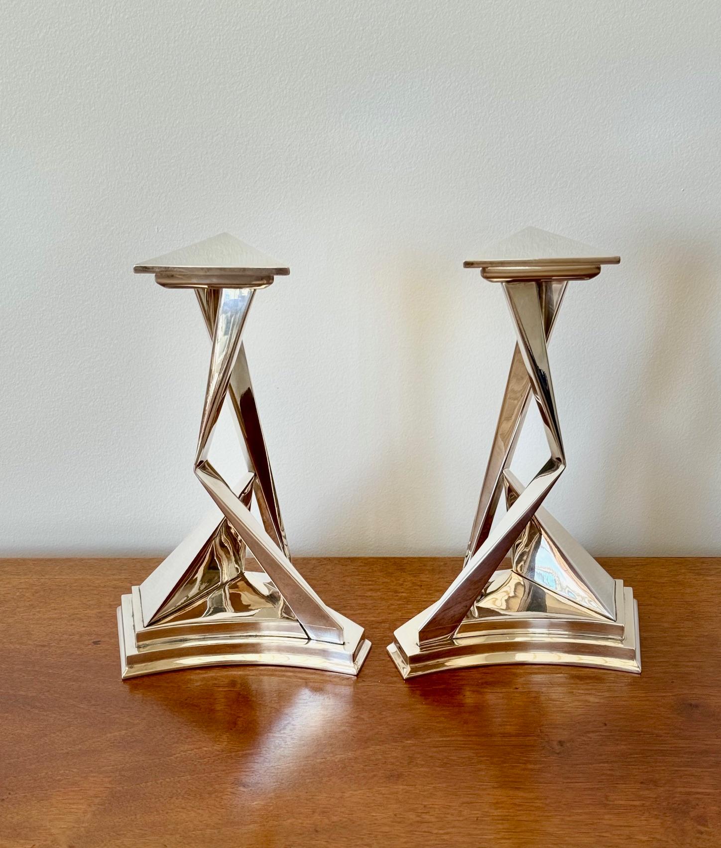 Européen Paire de sculptures ou bougeoirs en bronze argenté de Dali 