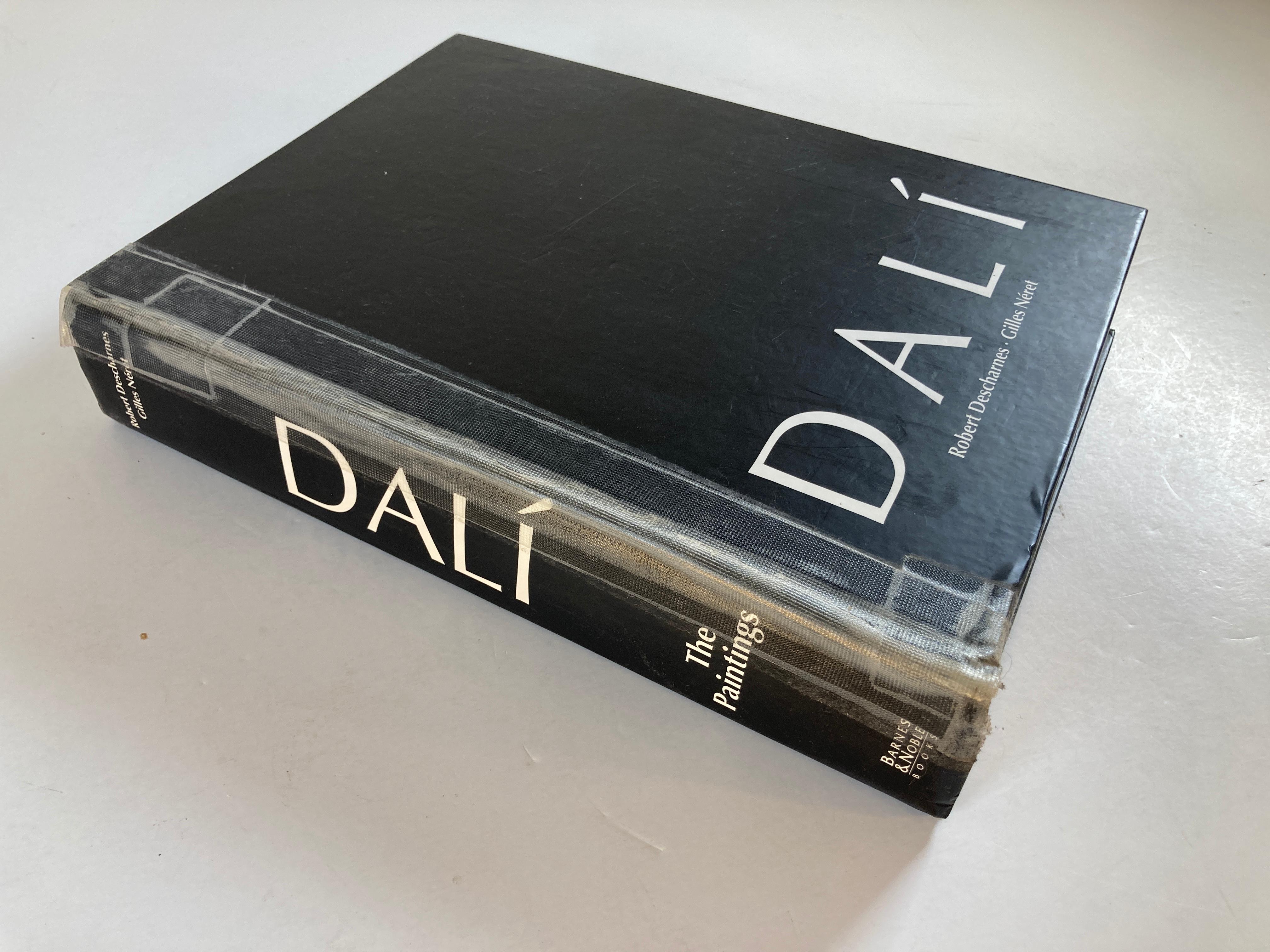 Dali The Work and the Man by Robert Descharnes Hardcover coffee table art book.
Master artist Salvador Dali large coffee table book. Dated 1984.
Dali: The Work and the Man authored by Robert P. Descharnes.
This 453-page book is in French and is a