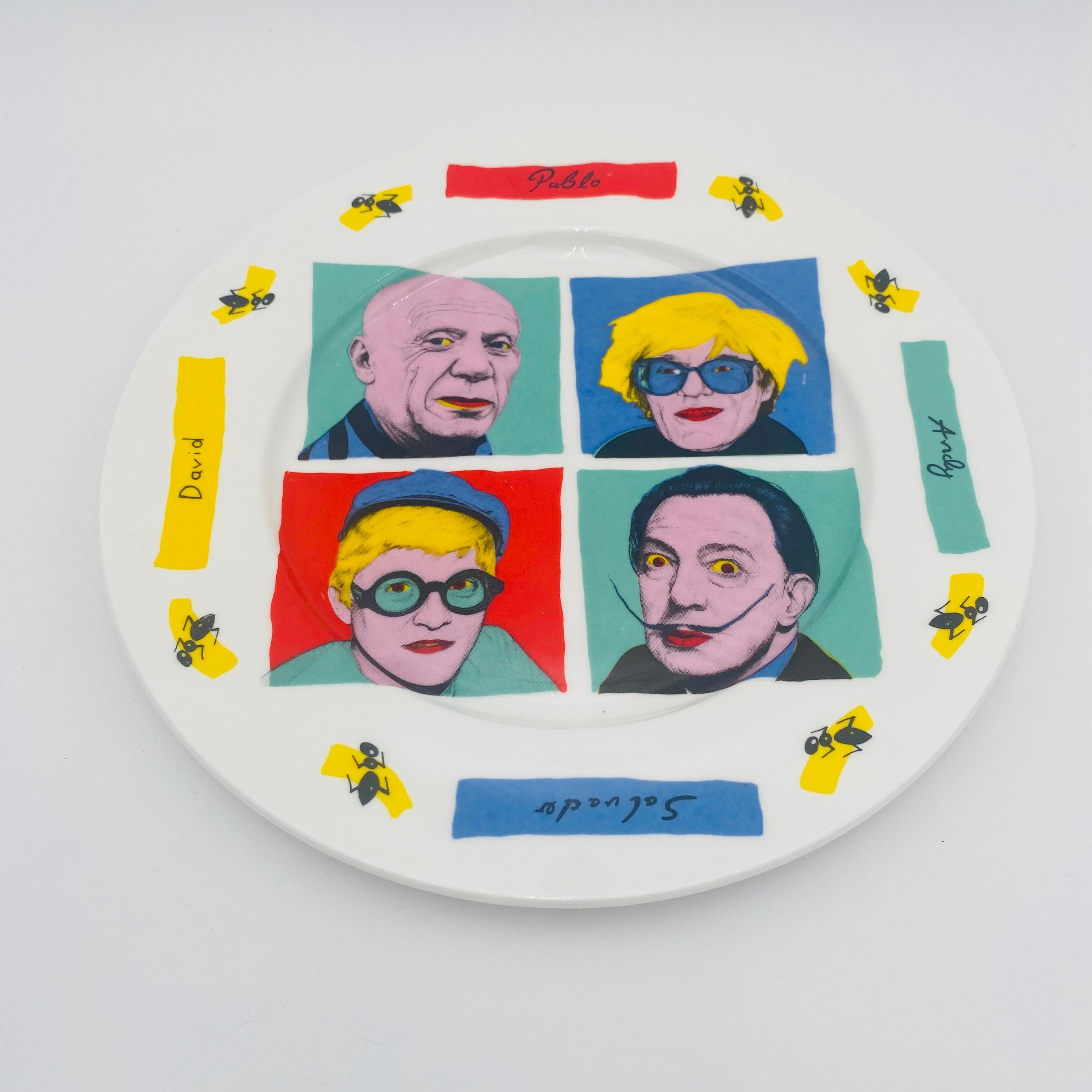 Assiette en porcelaine à l'effigie des artistes Dali, Warhol, Picasso et Hockney par Mac Products, fabriquée en Angleterre en 1990. 