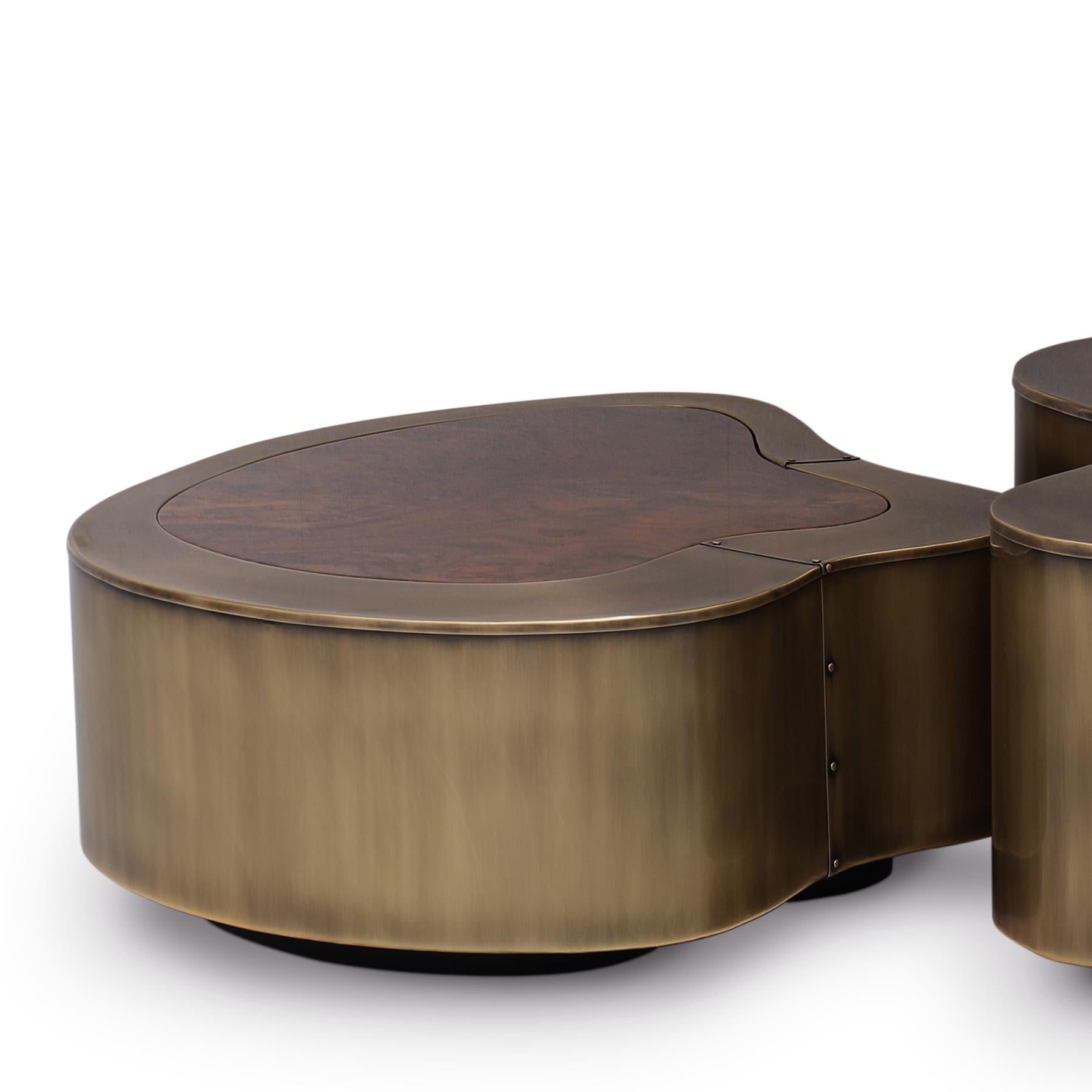 XXIe siècle et contemporain Dalia Table basse en noyer et laiton antique Set of 2 Coffee Table en vente