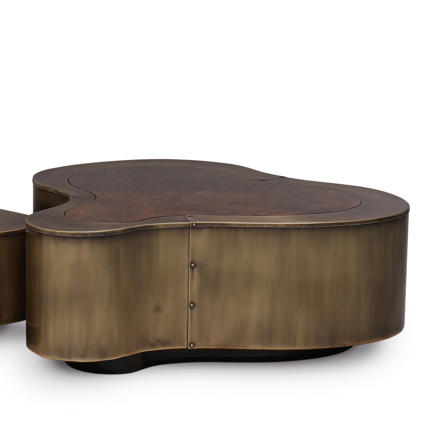 Laiton Dalia Table basse en noyer et laiton antique Set of 2 Coffee Table en vente
