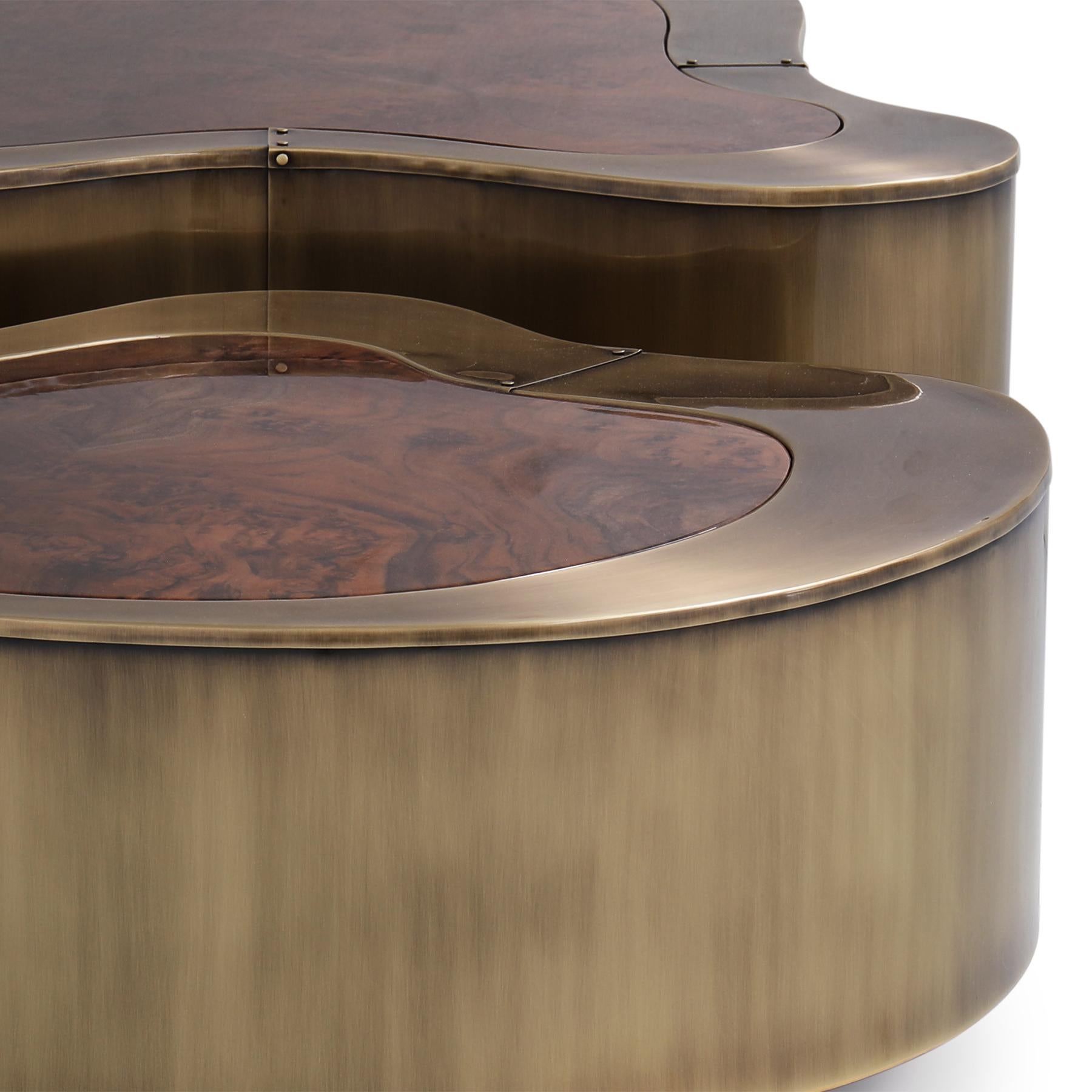Dalia Table basse en noyer et laiton antique Set of 2 Coffee Table en vente 2