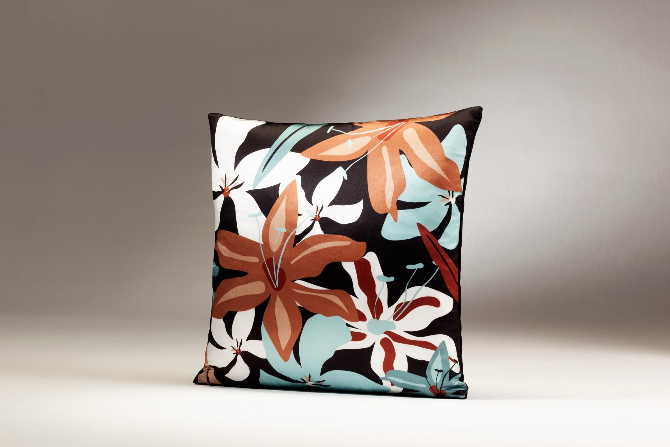 Coussin décoratif à fleurs en soie bleue Dalila Neuf - En vente à Viseu, PT