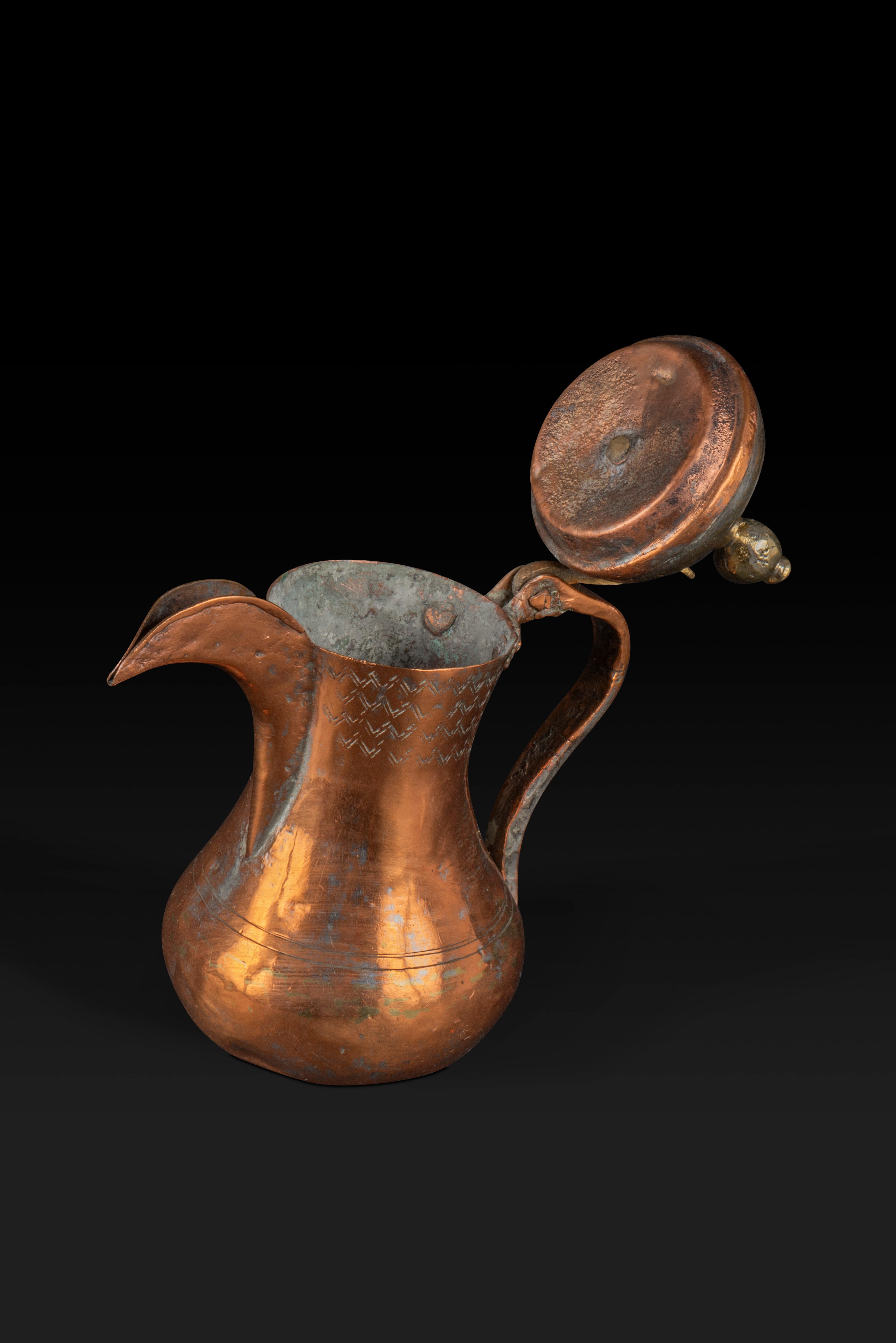 Cafetera Dallah: una obra maestra de la hospitalidad y el arte árabes en venta 2