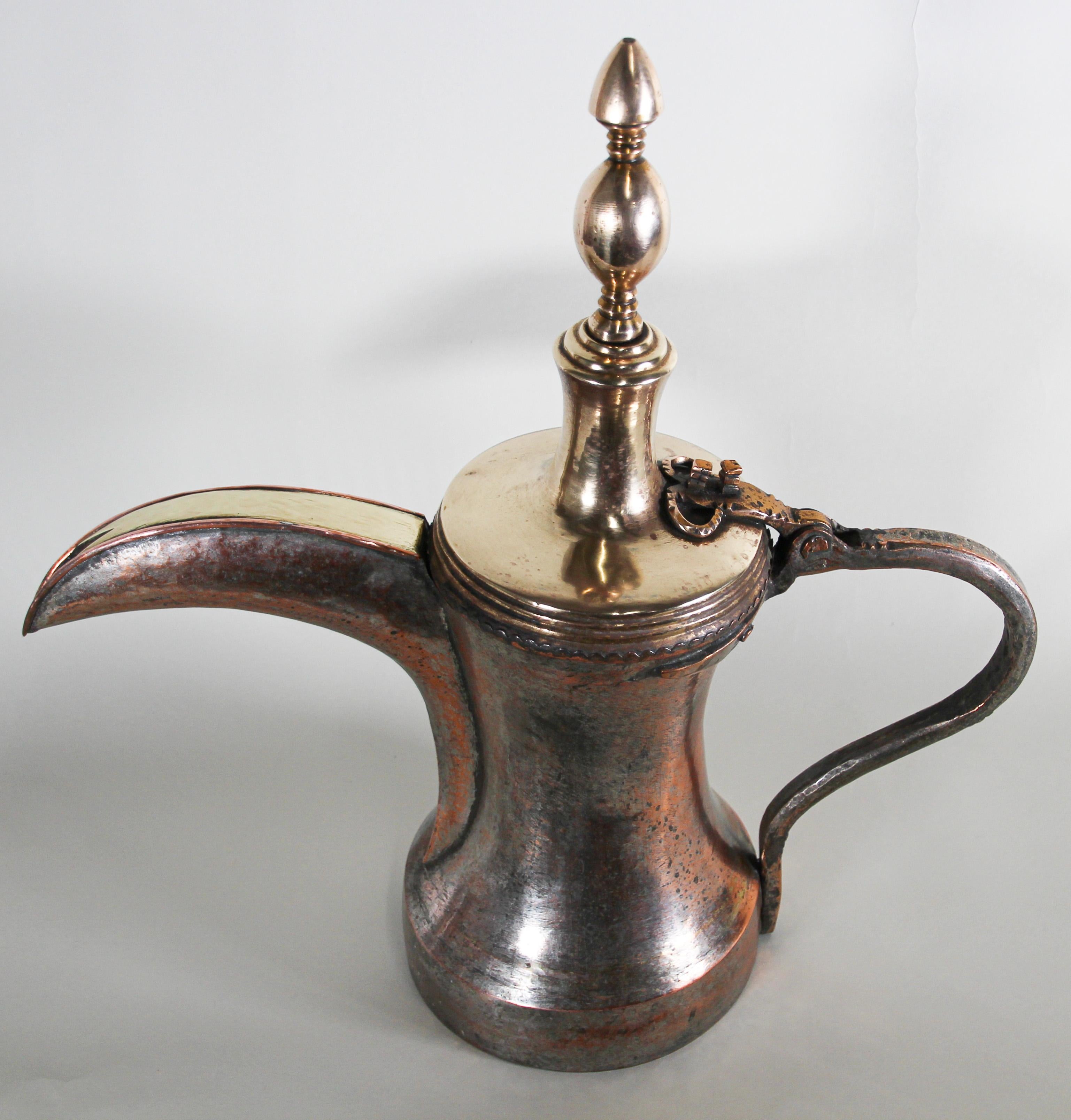 Dallah Middle Eastern Oversized Arabian Copper Coffee Pot In Good Condition In North Hollywood, CA