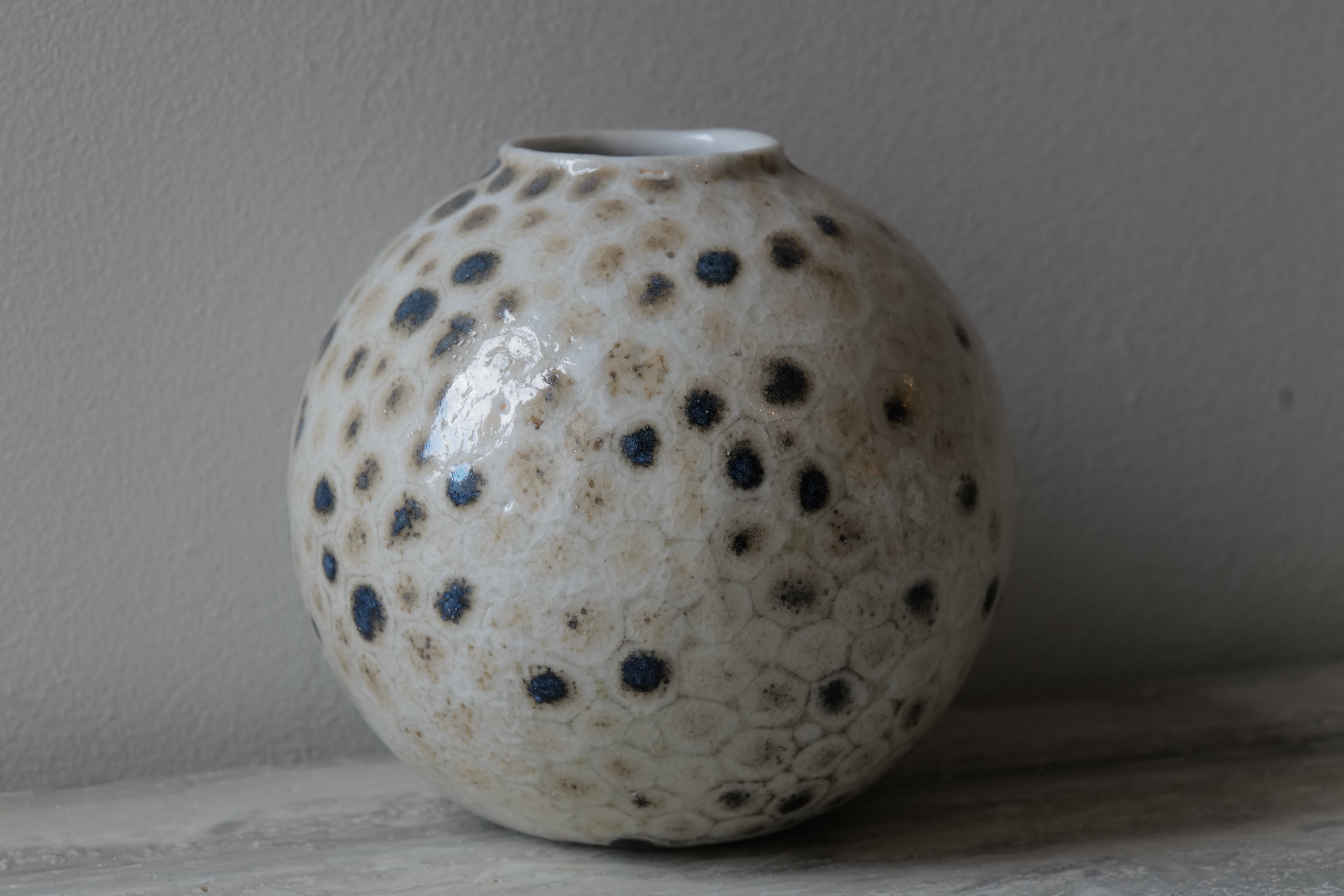 Dalmatian Medium Globe Vase