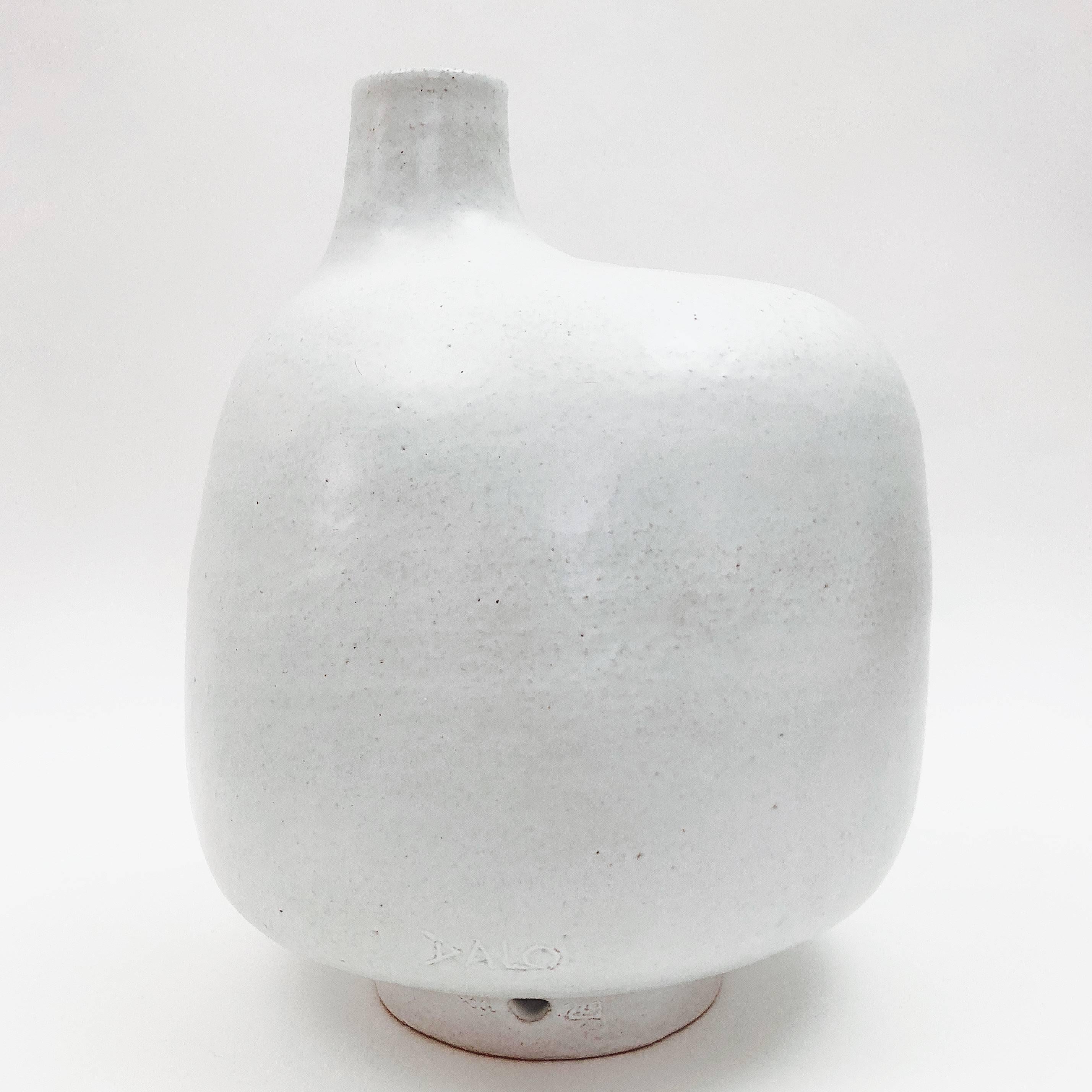 Organic Modern Dalo, White Ceramic Lamp Base