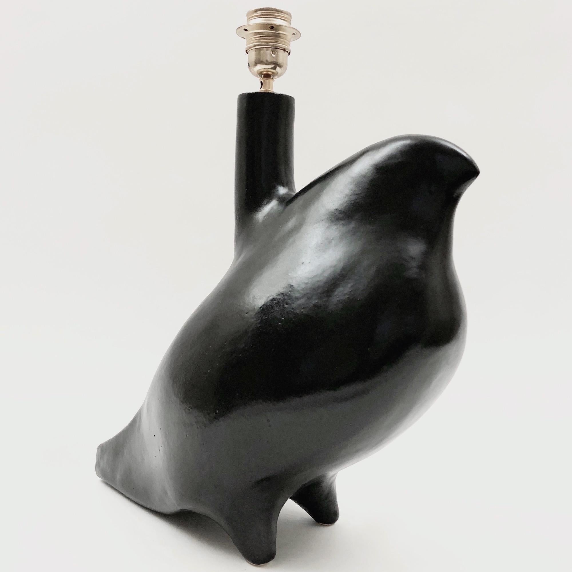 Large sculptural pottery piece, forming table lamp base with a stylized bird shape.
Ceramic enameled in deep black.
One of a kind and exclusive handmade piece, designed and signed by the French artists ceramicists: Dalo. 

Dimensions:
The