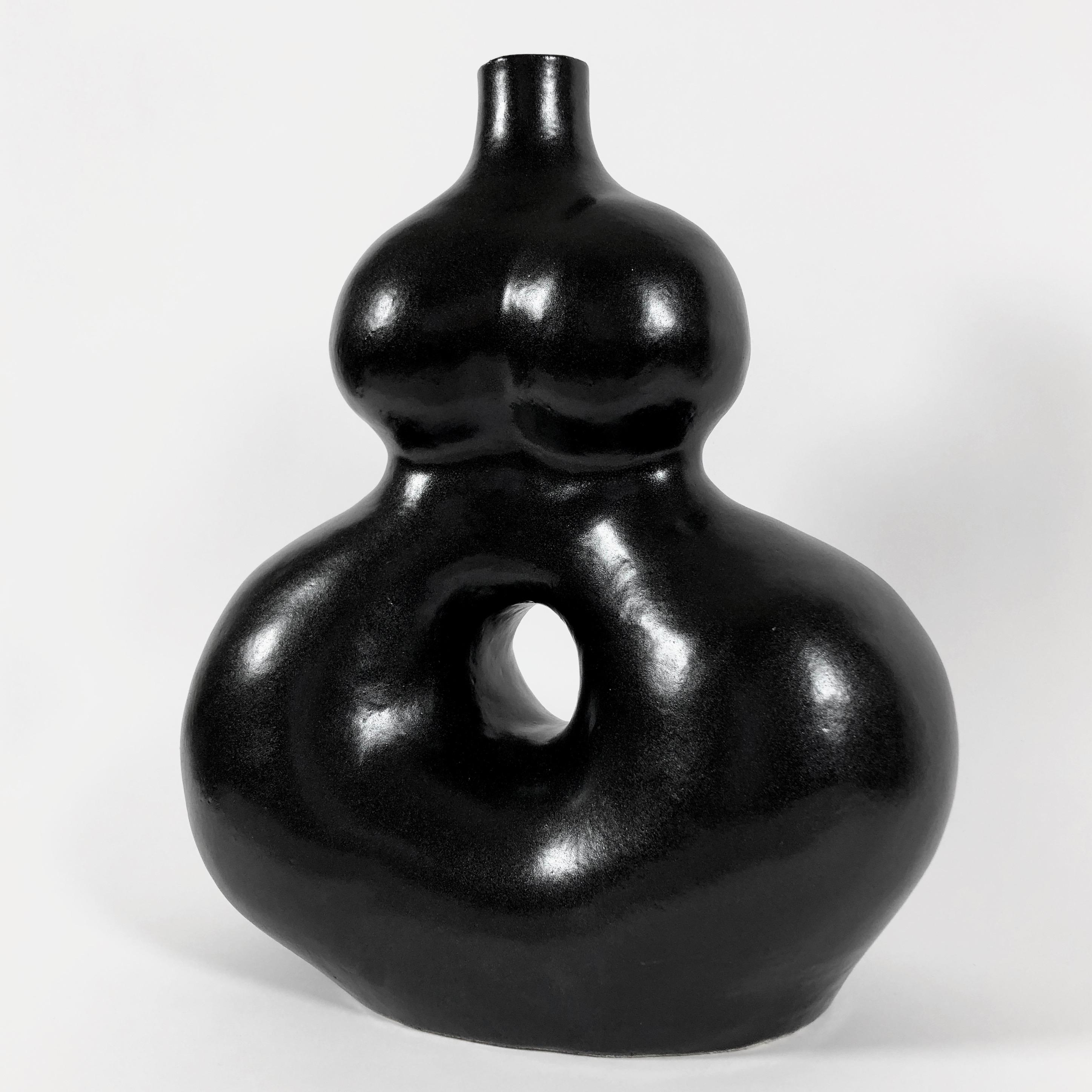 Biomorphic sculpture forming a decorative large table lamp base.
Ceramic glazed in black. 
One of a kind handmade piece, signed and numerated by the French artists and ceramicists: Dalo. 

Dimensions:
The height measurement concerns the ceramic