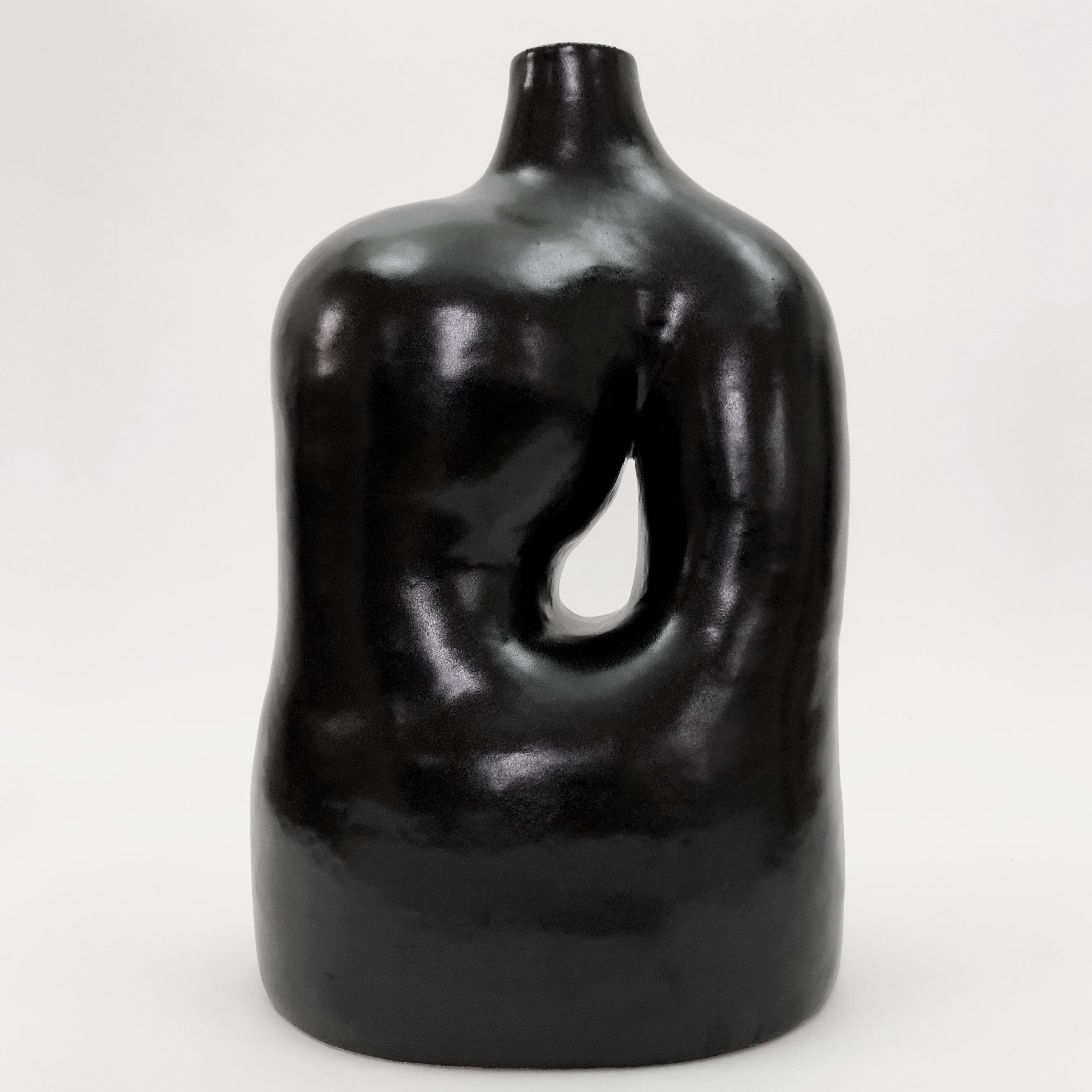 Large sculpture piece, forming table lamp base, organic shaped. 
Ceramic enameled in deep black. 
One of a kind handmade piece designed and signed by the French artists ceramicists, Dalo. 

Dimensions:
The Height measurement concerns the ceramic