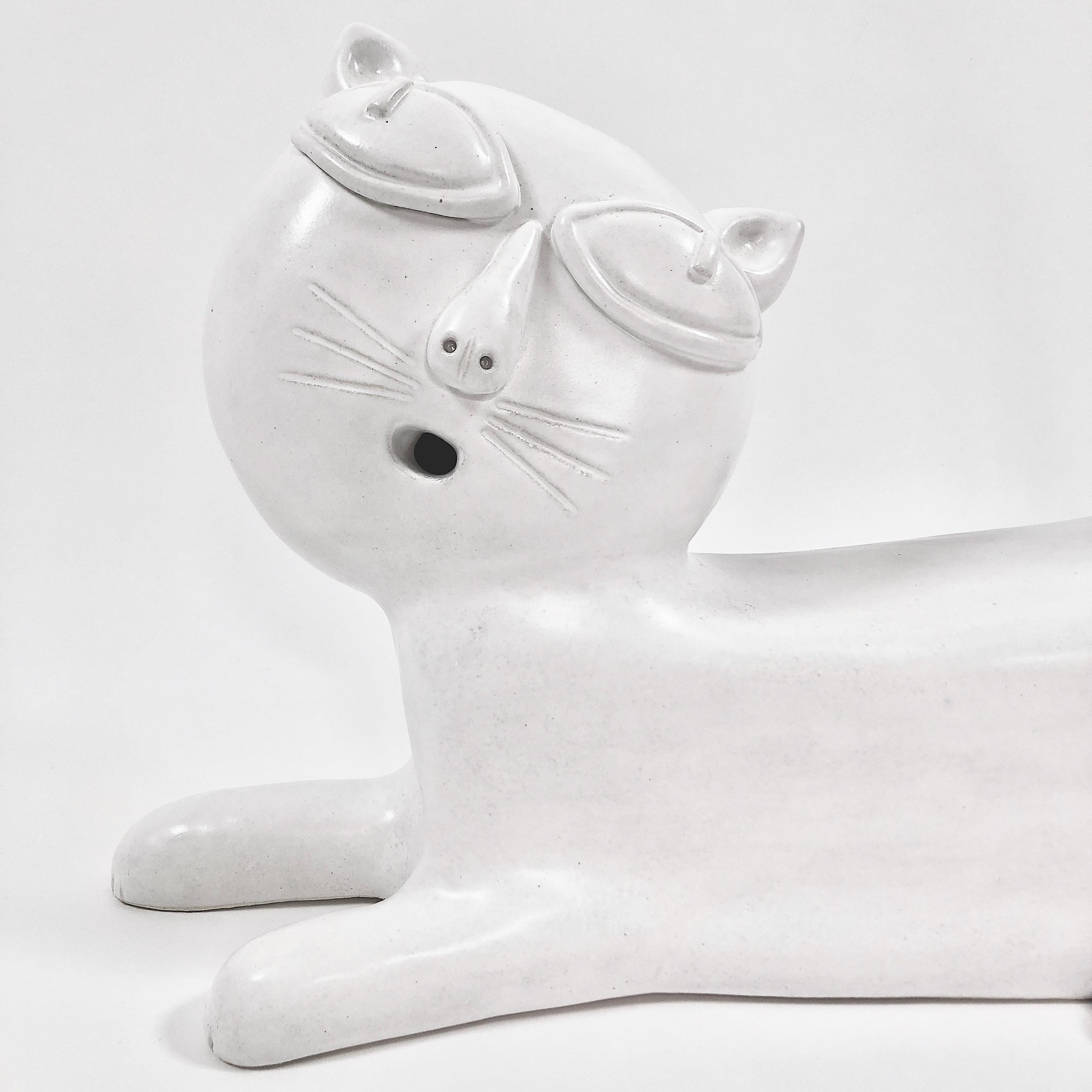 Large ceramic sculpture forming a table lamp base in shape of a stylized cat, ceramic glazed in matte milky white.
One of a kind handcrafted piece signed and numerated by the French ceramicists, Dalo. 

The height measurement concerns the ceramic