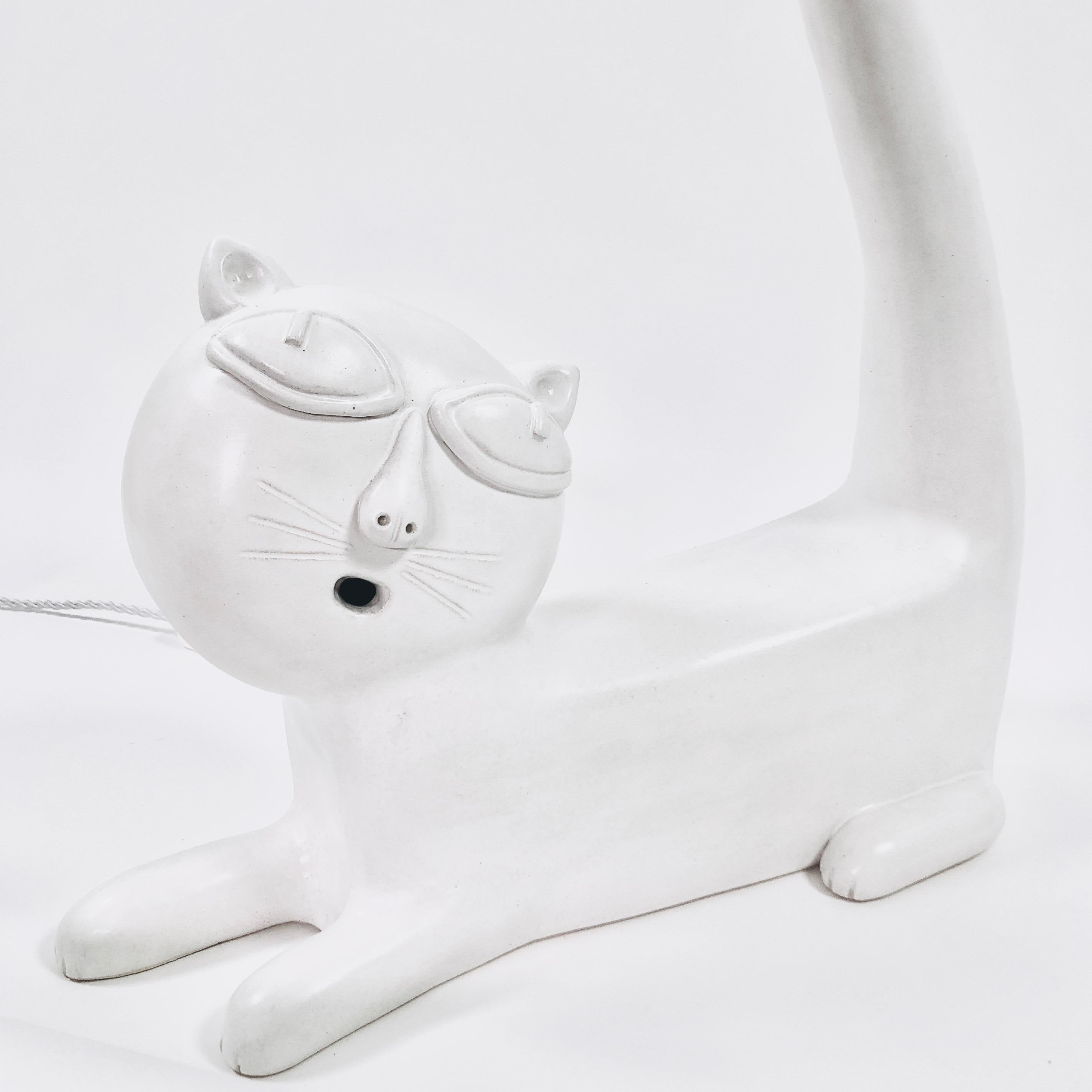 Dalo, White Cat Ceramic Table Lamp In Excellent Condition In NICE, FR