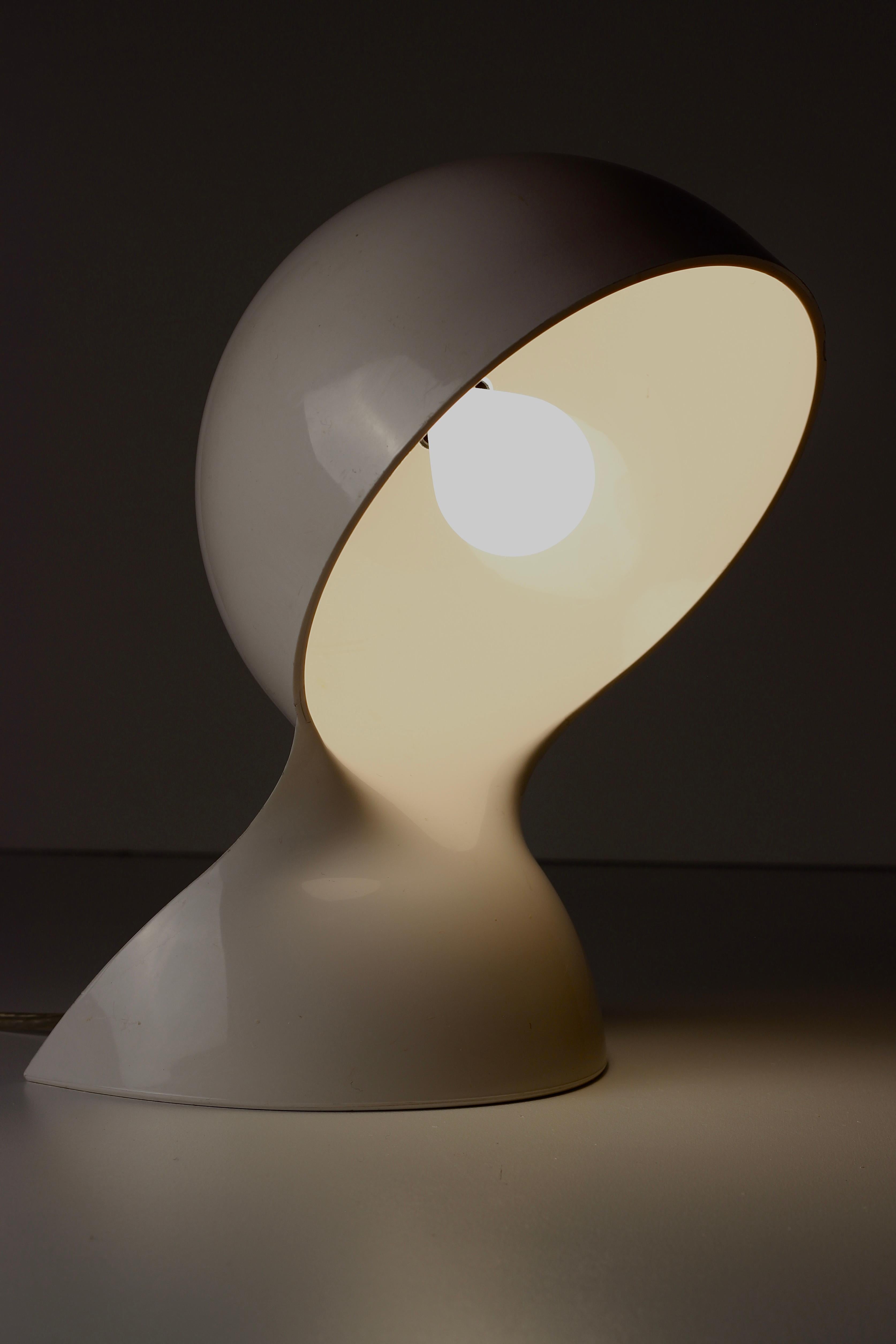 Dalu Table Lamp by Vico Magistretti for Artemide In Good Condition For Sale In London, GB