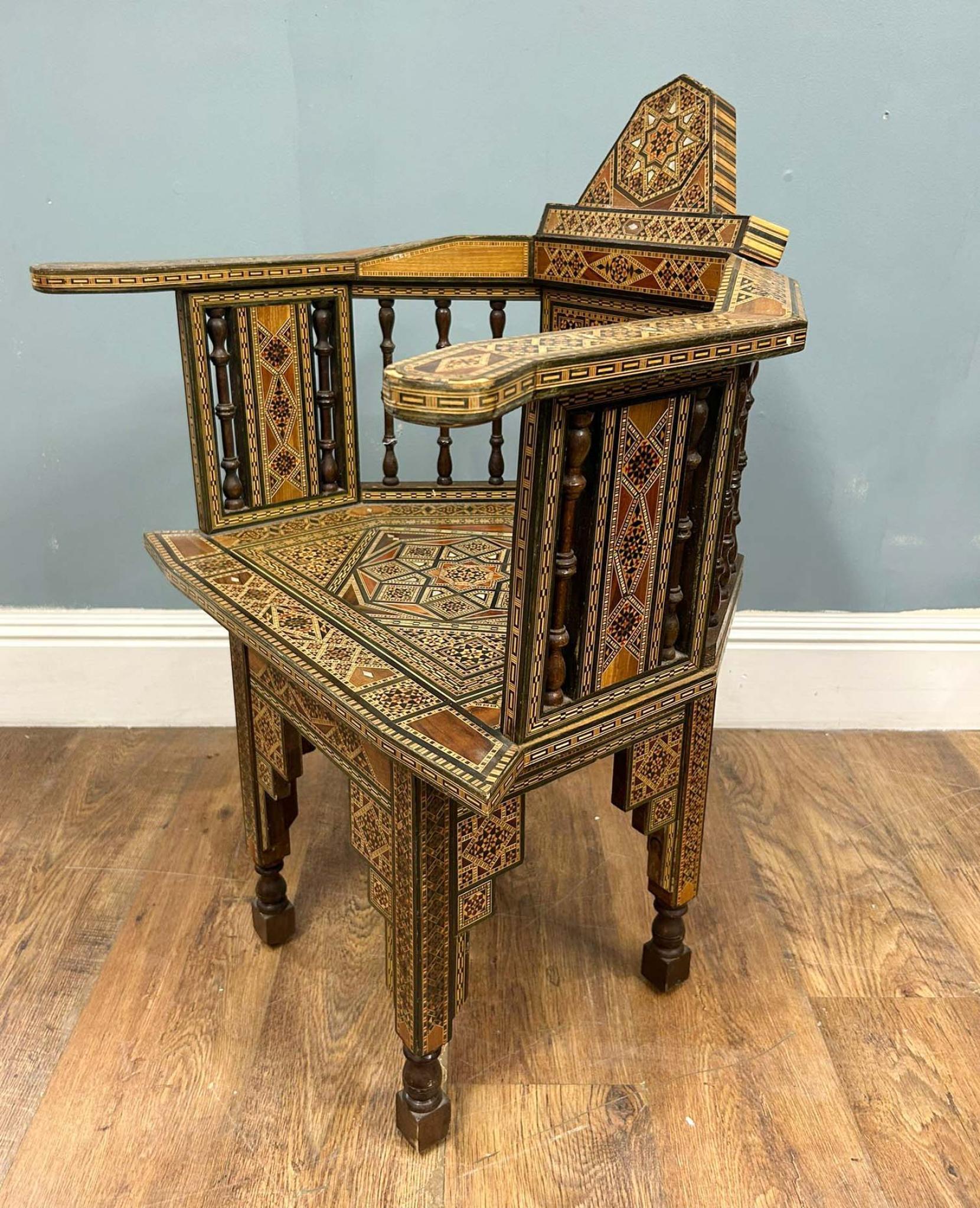 Silla Damascana Juego de Mesa Juegos Incrustaciones Árabes Interiores Sirios Madera en venta