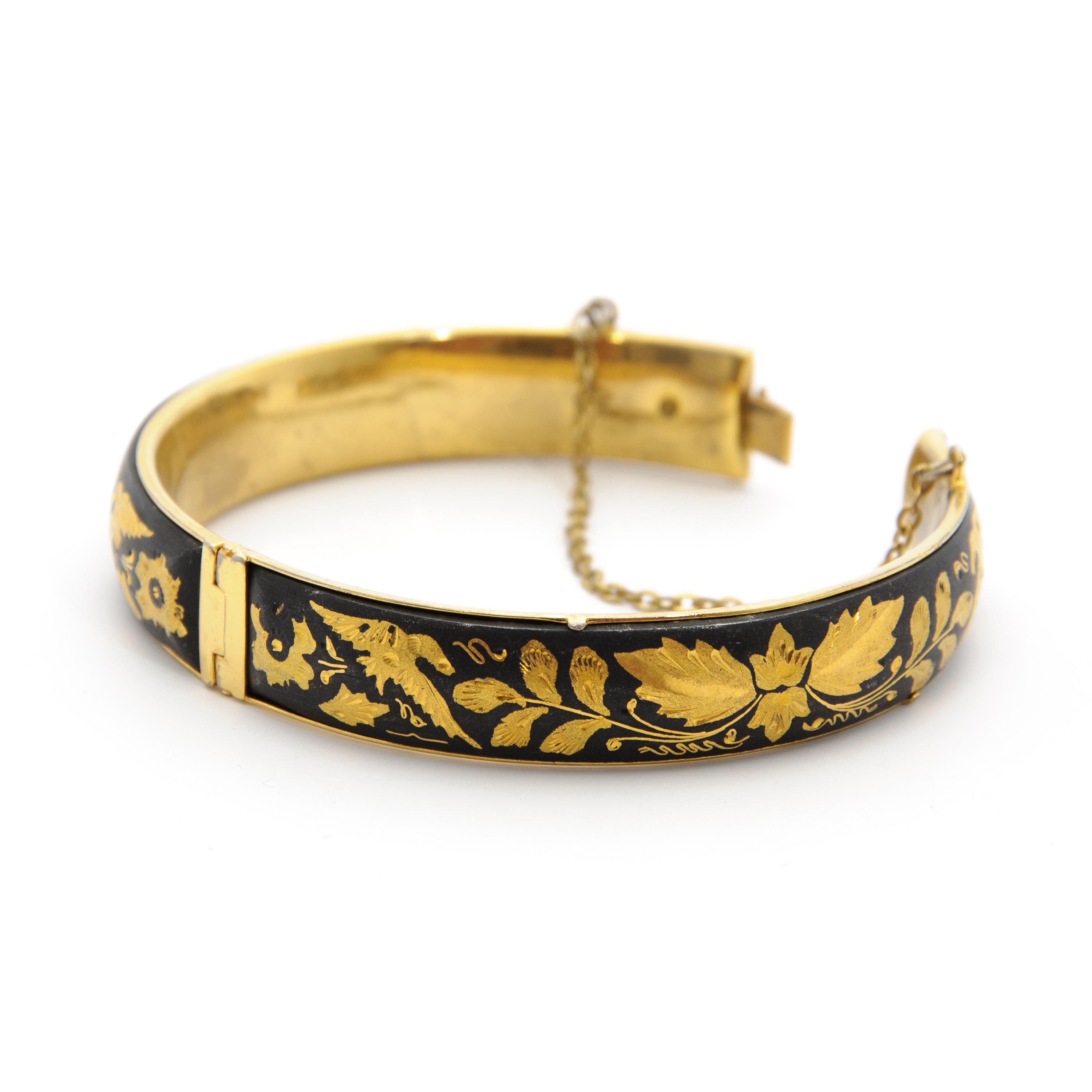 Beautiful vintage black and gold etched Damascene bracelet with safety chain. This bracelet has a traditional Renaissance bird and flower design featuring a delicate safety chain. 

Damascene is an art form with it's roots in the Middle Ages. It is