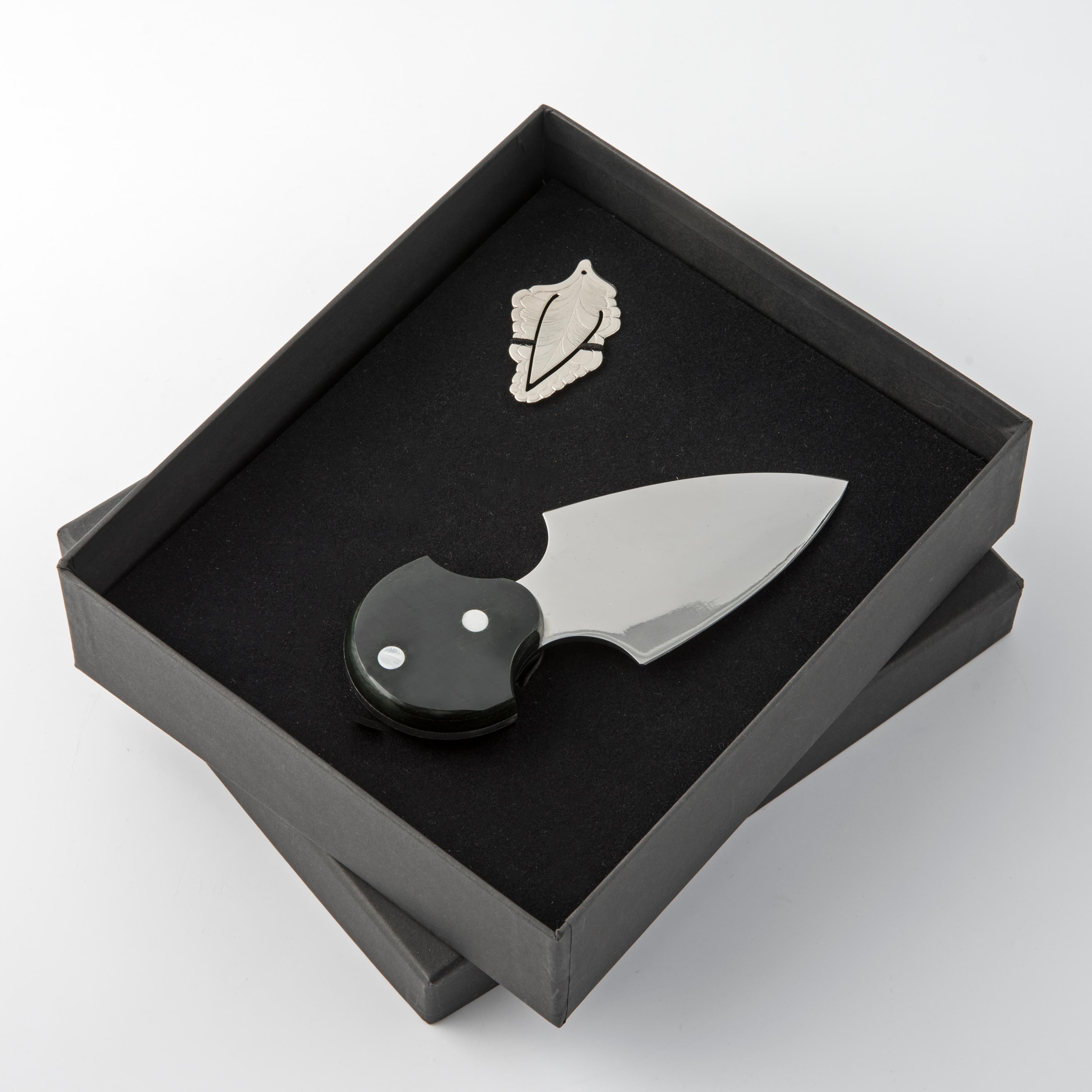 DAMASCO - CUCHILLO PARA QUESO PARMESANO  con asa decorativa verde bosque Italian en venta