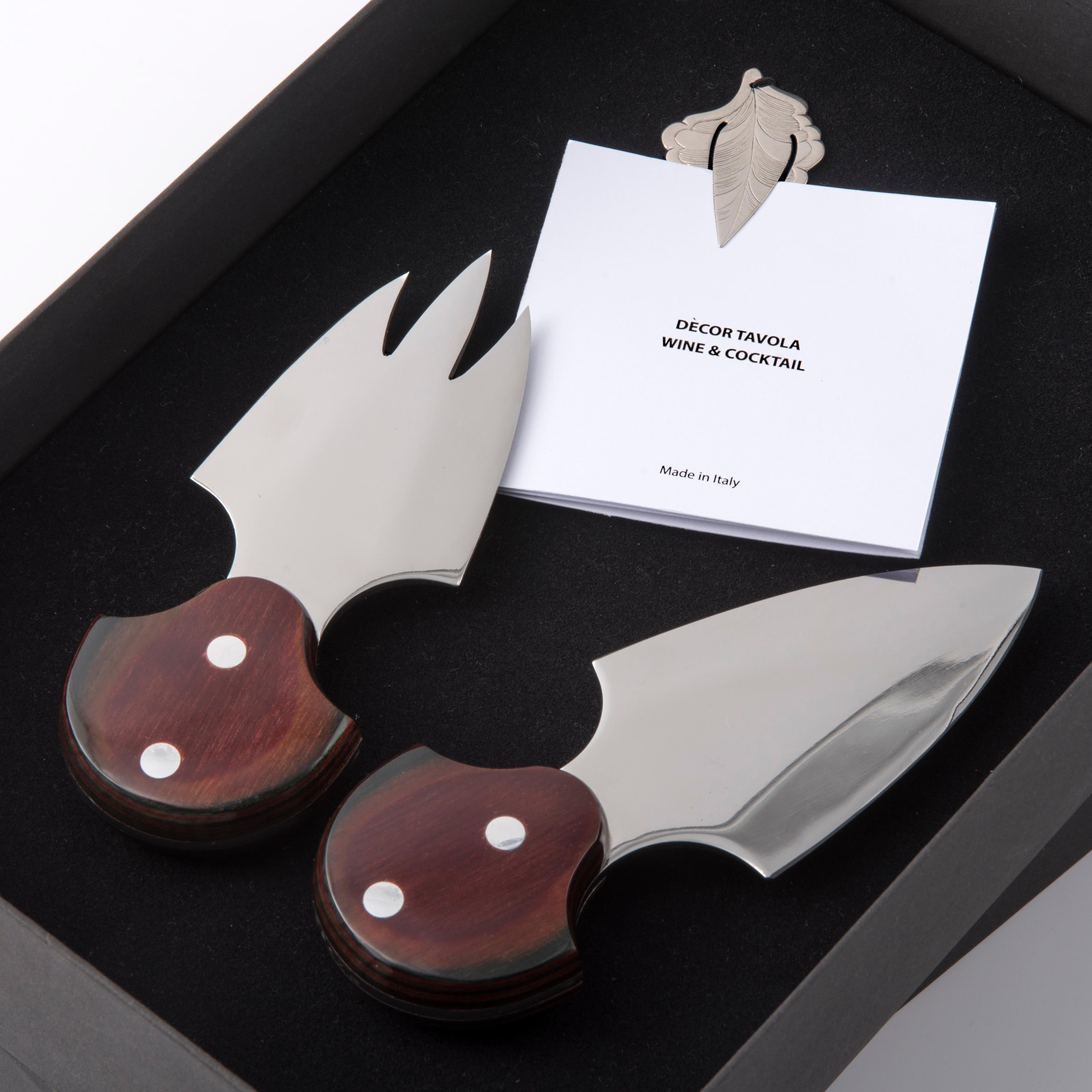 Set DAMASCO - Un regalo refinado para los amantes del queso
Descubra la elegancia y la funcionalidad con nuestro exclusivo juego de 2 cuchillos para queso, un accesorio imprescindible para cualquier aficionado a los quesos finos. 
Este juego de