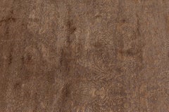 Tappeto in seta color oro-beige con motivi arabeschi moderni in stile damascato “Aurelia” di Doris Leslie Blau