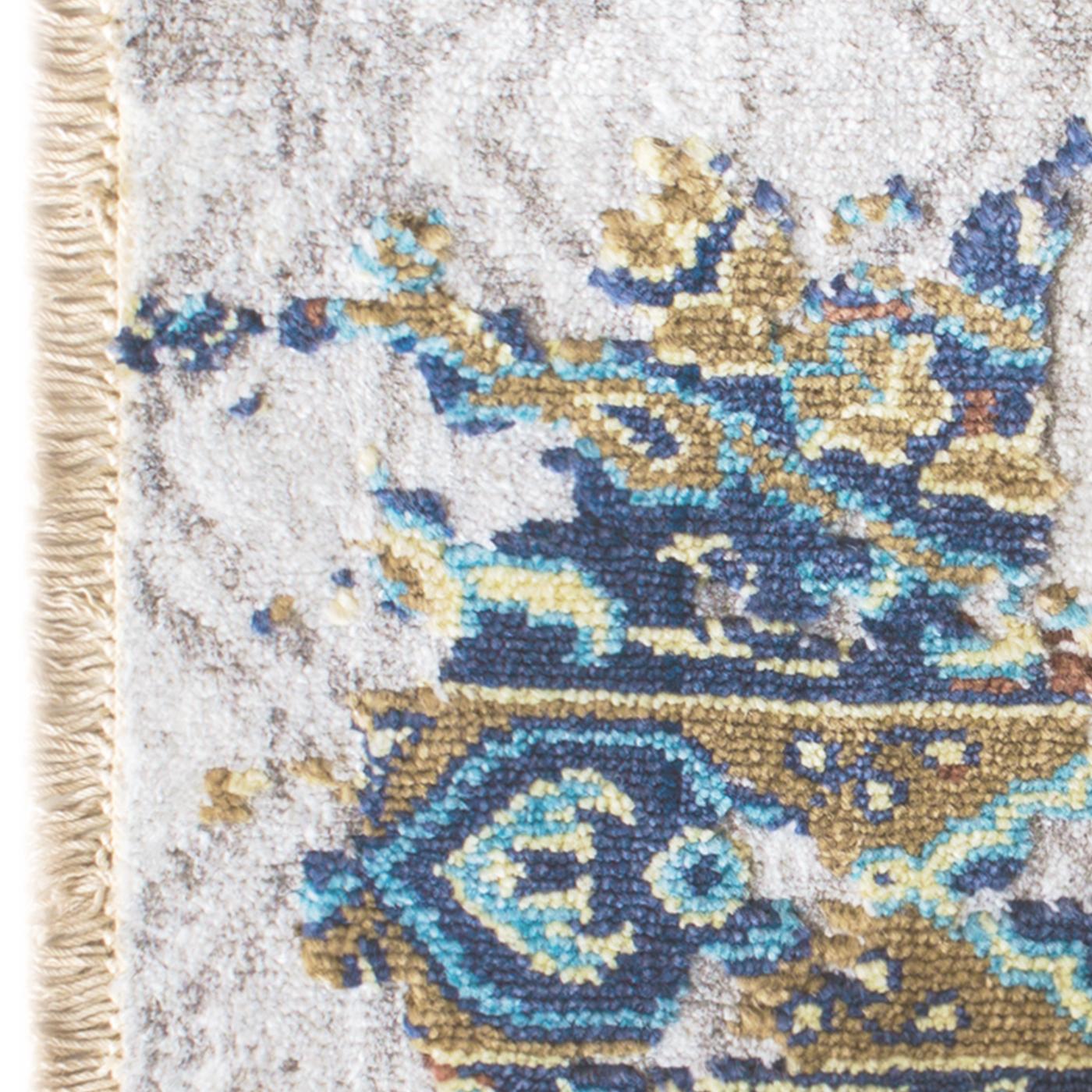 Exquisitely interpreting the traditional damask fabric pattern in an evocative and mesmerizing way, this rug is entirely crafted by expert artisans using a combination of bamboo, wool, and viscose. The fibers are dyed with natural methods and