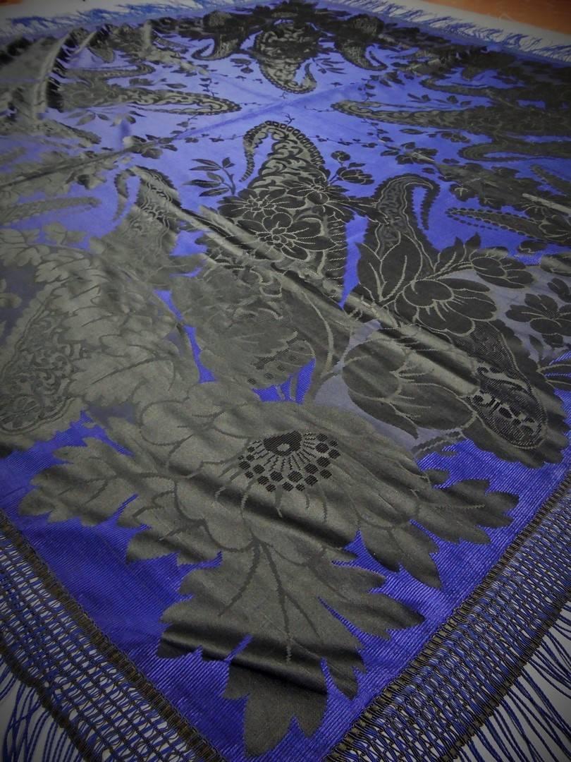 Damask silk shawl, circa 1860 3