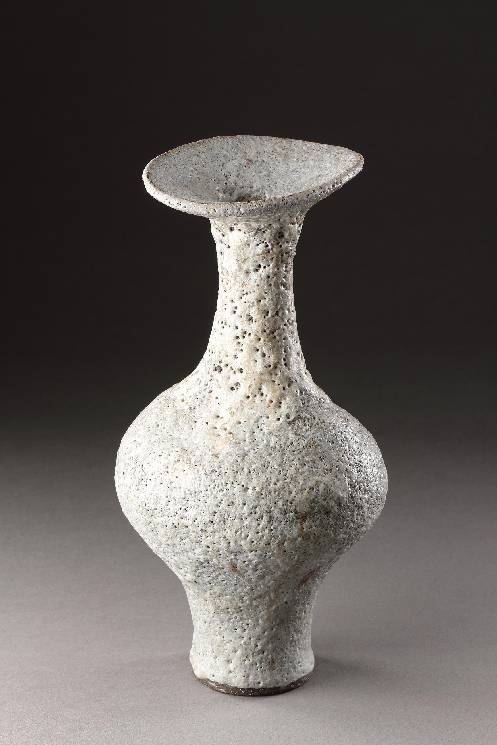 Fine XX secolo Dama Lucie Rie (1902 - 1995)  Vaso a bottiglia con bordo svasato in vendita