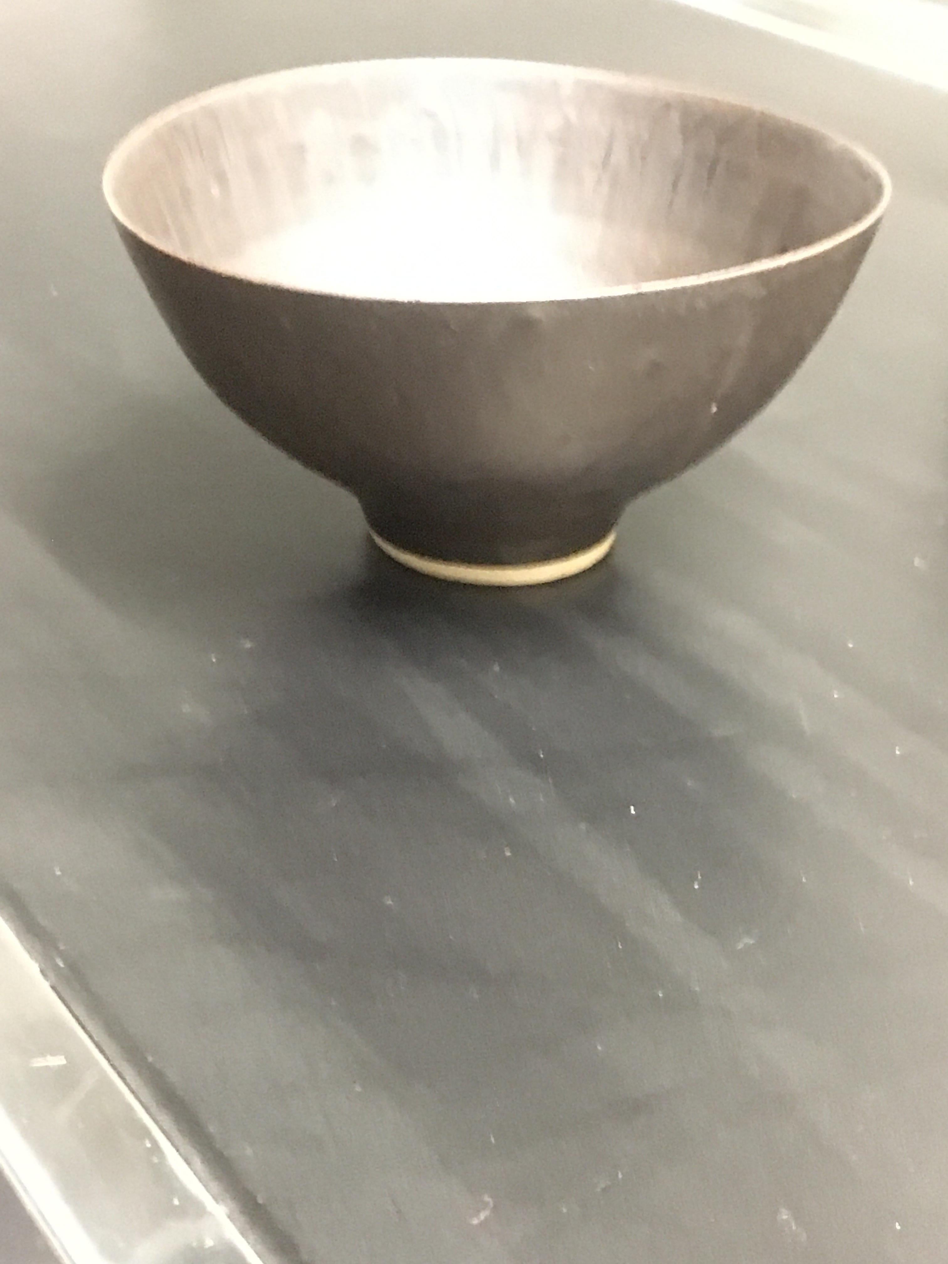 Dame Lucie Rie, 1950's Porcelain Footed Bowl with Manganese Glaze. For Sale 5