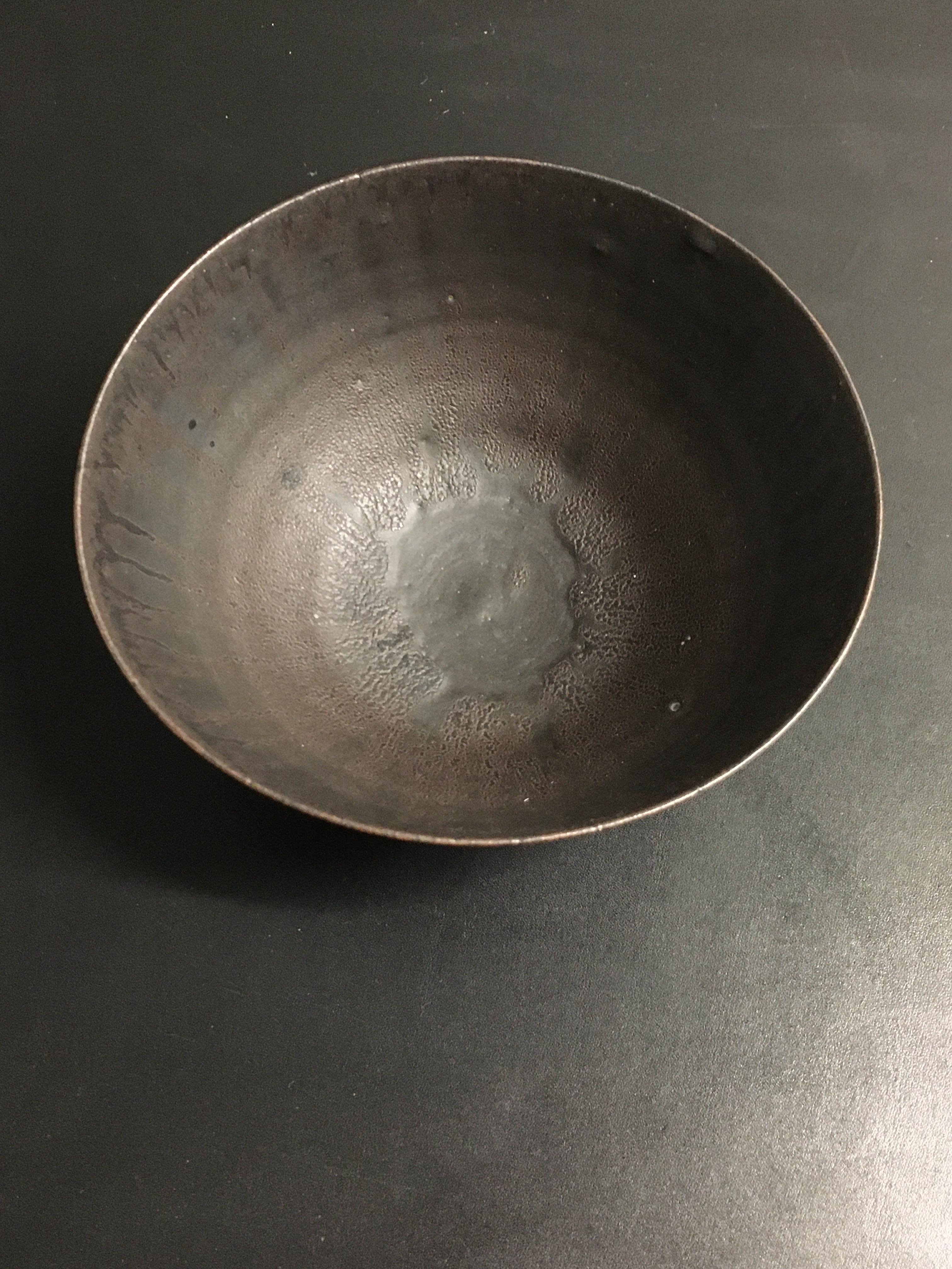 Dame Lucie Rie, 1950's Porcelain Footed Bowl with Manganese Glaze. For Sale 12