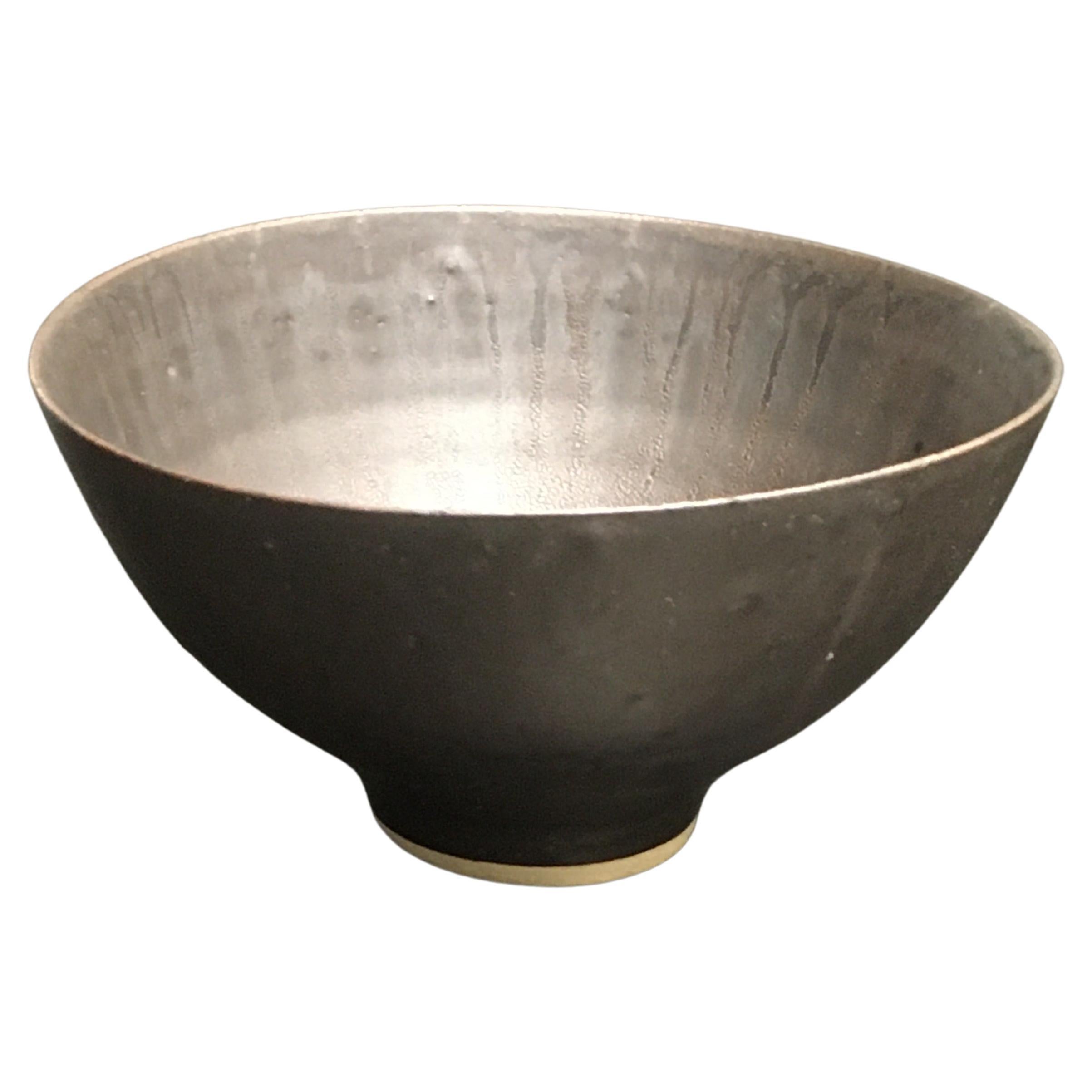Dame Lucie Rie, 1950's Porcelain Footed Bowl with Manganese Glaze. In Good Condition For Sale In London, GB