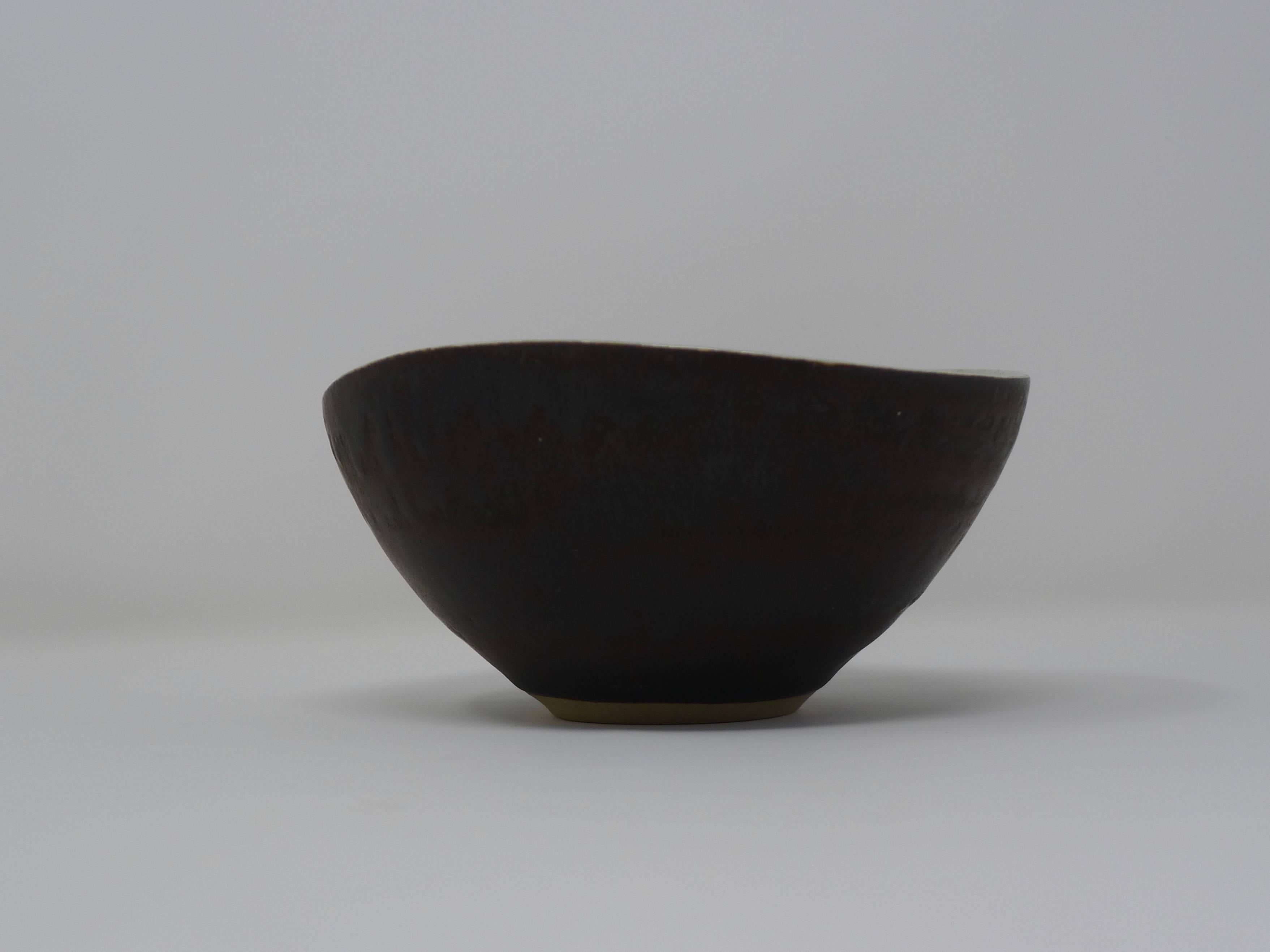 British Dame Lucie Rie, Stoneware Bowl with White Interior, 1970s