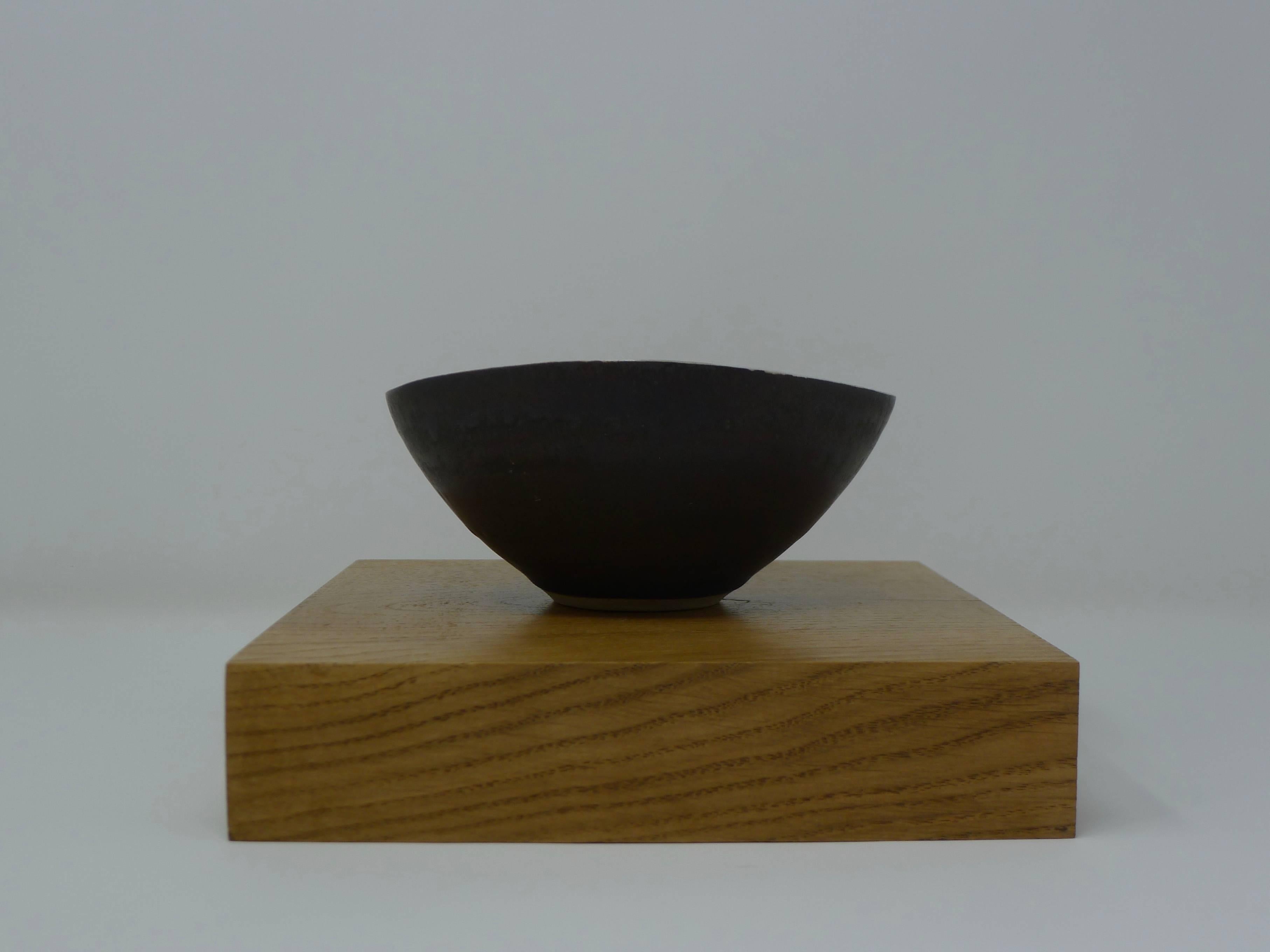 Dame Lucie Rie, Stoneware Bowl with White Interior, 1970s 2