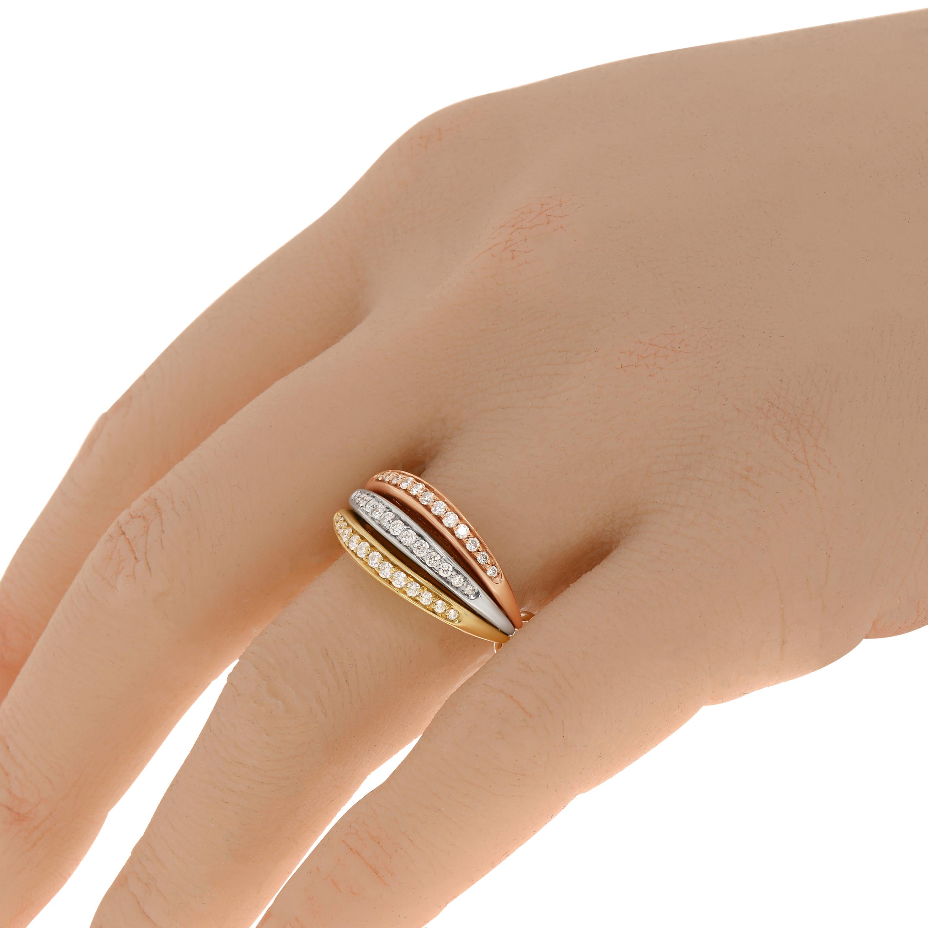 Damiani Ring aus 18 Karat Weiß-, Rosé- und Gelbgold mit ca. 0,48 Karat (tw.) runden weißen Diamanten in einem eleganten dreifarbigen Design. Die Ringgröße ist 6,5 (53,1). Die Breite des Bandes beträgt 2,9 mm. Das Gesamtgewicht beträgt 9,1 g.