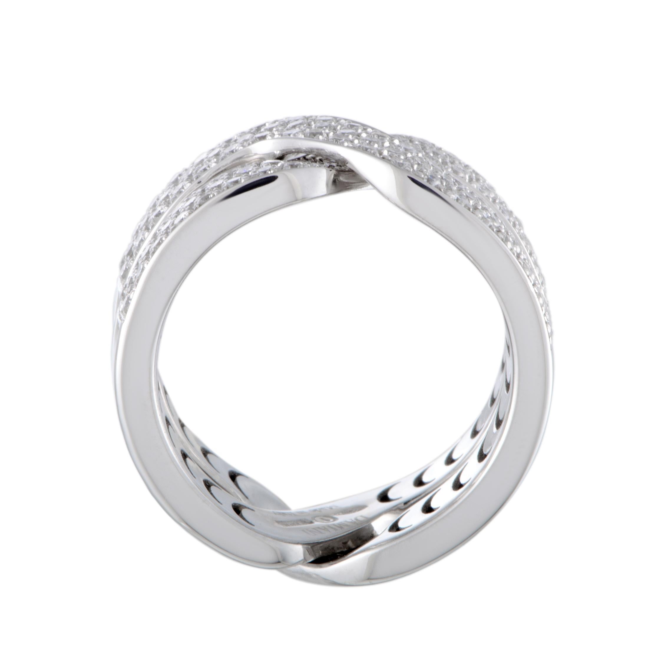 If you wish to elevate your style in a wonderfully prestigious yet distinctly luxurious fashion then this extraordinary jewelry piece is an excellent choice. Splendidly designed by Damiani, the ring is exquisitely crafted from elegant 18K white gold