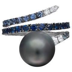 Damiani Cocktailring mit blauem Saphir, Diamant und Perle aus 18 Karat Weißgold