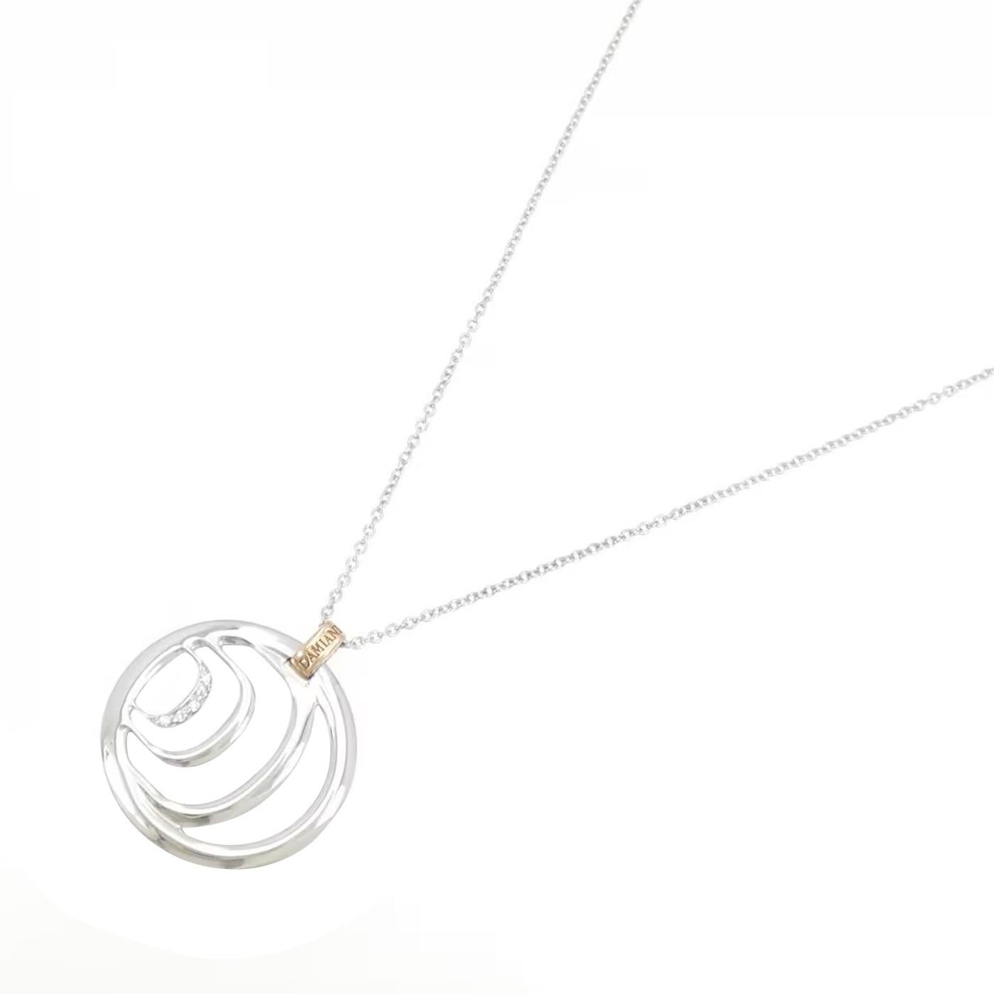 This is a Damiani Damianissima necklace, crafted in 18K white and pink gold with elegant diamond accents. Weighing approximately 11.7g, this piece features a round pendant measuring 28.9mm x 26mm and an adjustable chain (43–51cm) in length. The