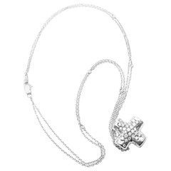 Damiani Collier à pendentif croix en or blanc et diamants