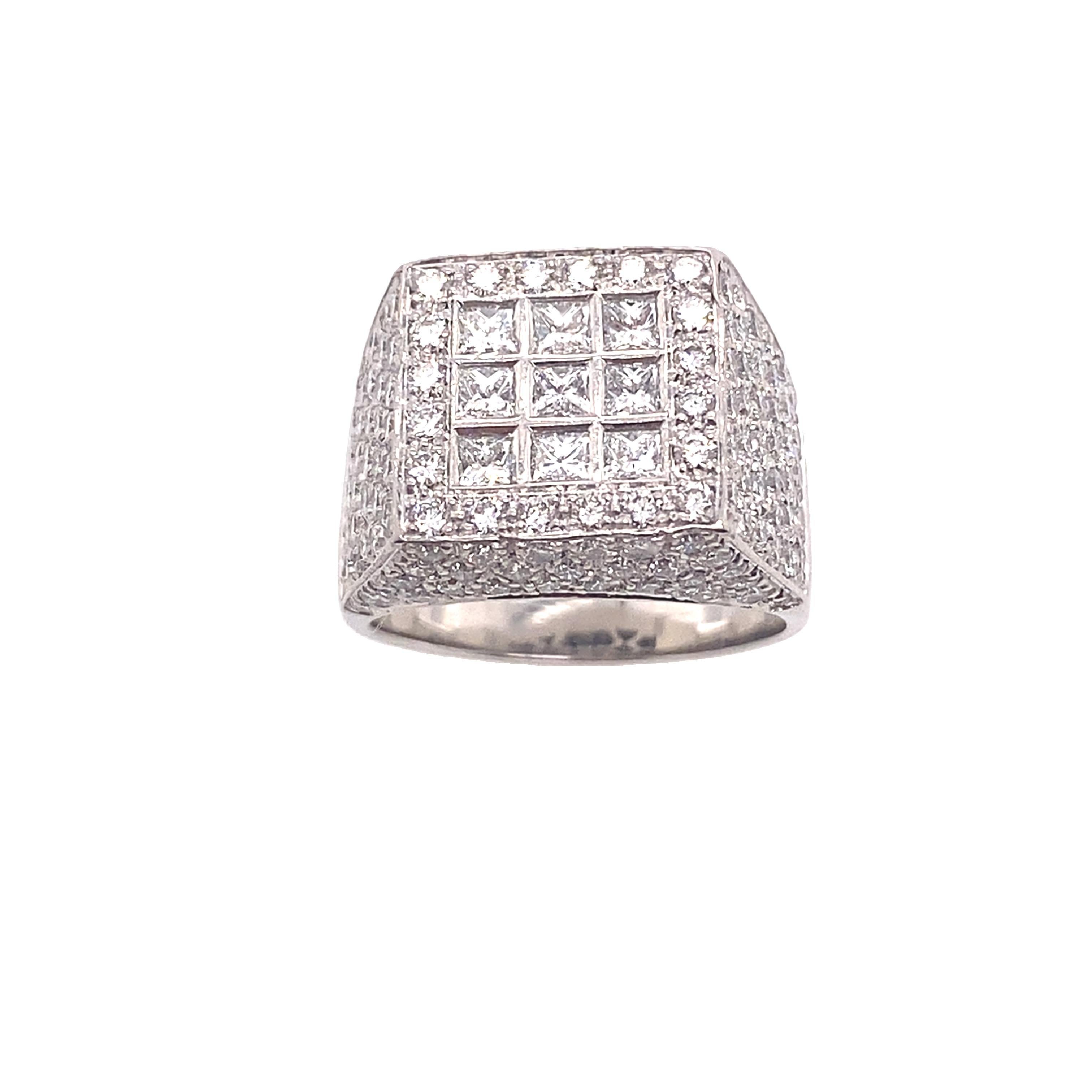 This elegant Damiani ring features a total weight of 3.0ct round brilliant cut diamonds and princess cut diamonds. This ring is a beautiful addition to any woman's jewellery collection.
Total Diamond Weight: 3.0ct
Diamond Colour: F
Diamond Clarity: