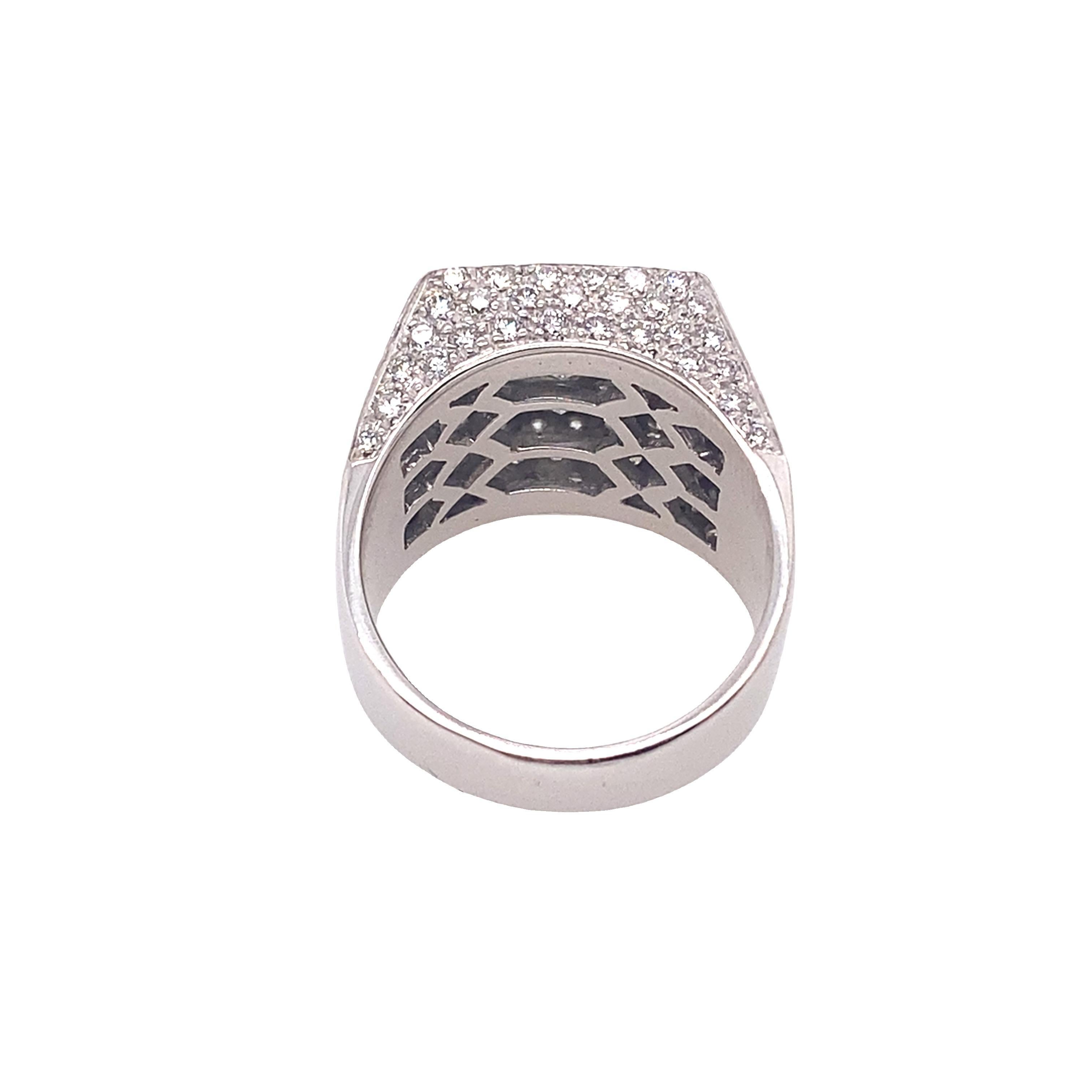 Damiani Diamond Set Princess Cut & Round Diamonds In 18ct White Gold In Excellent Condition For Sale In London, GB