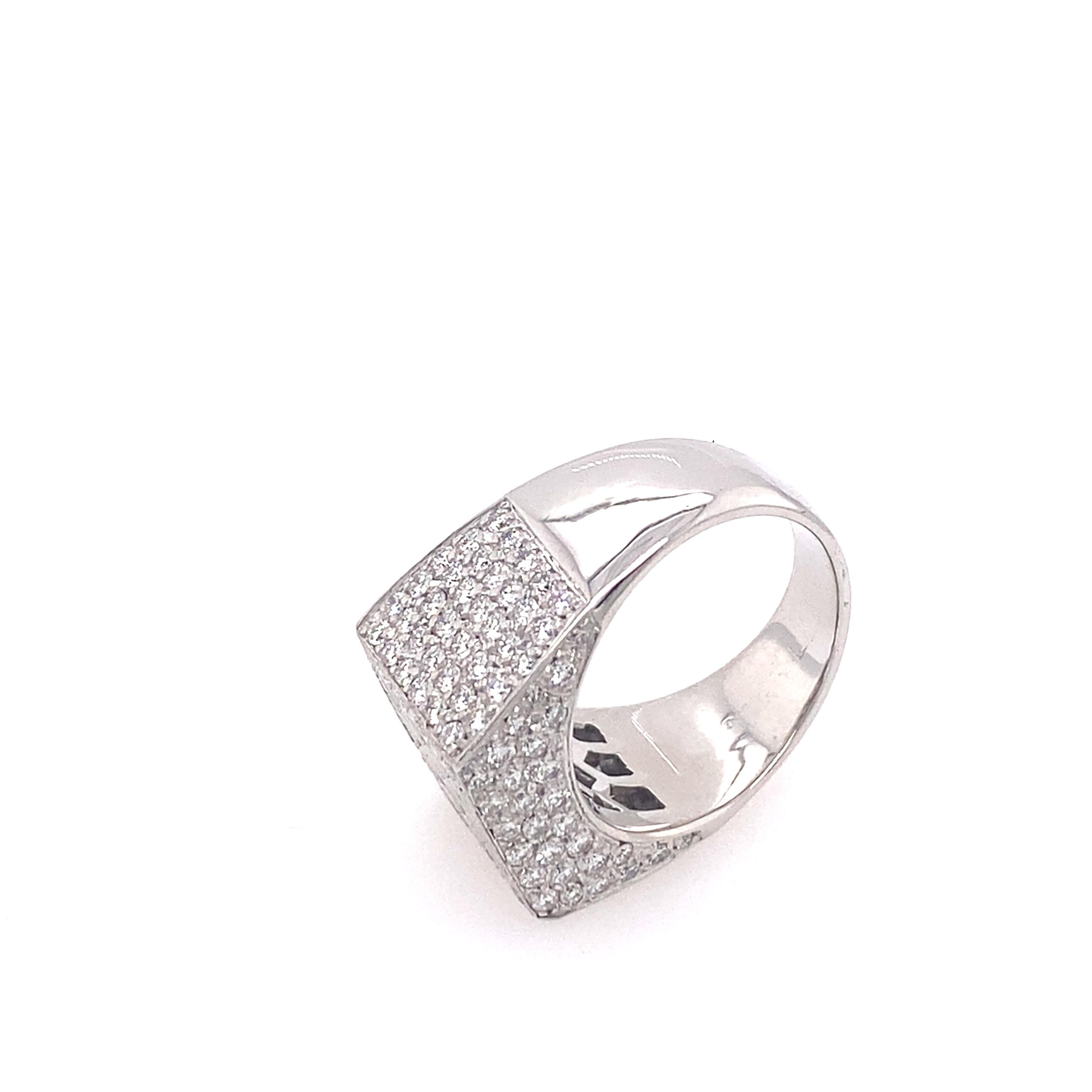 Women's or Men's Damiani Diamond Set Princess Cut & Round Diamonds In 18ct White Gold For Sale