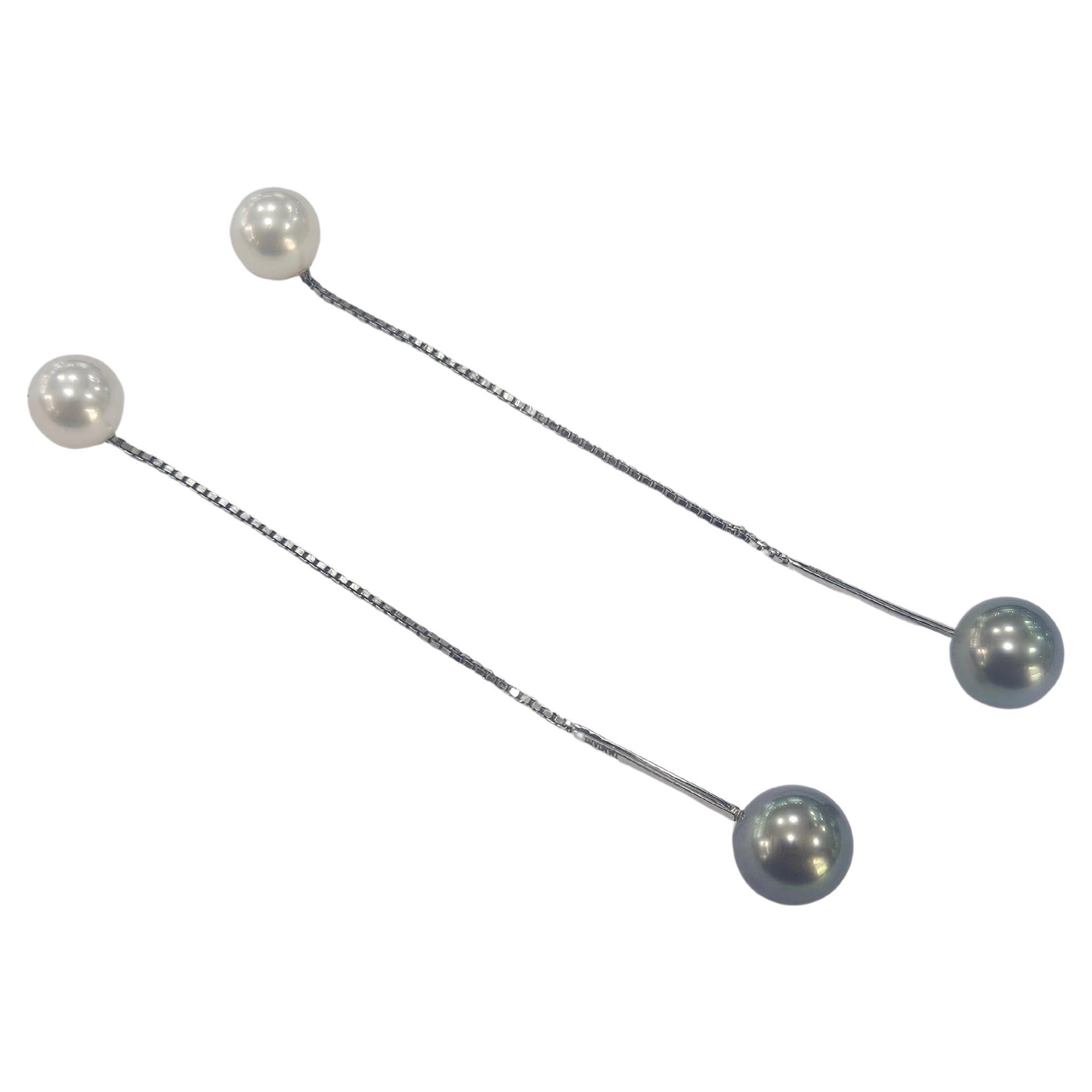 Boucles d
oreilles Damiani Perle de culture noire et blanche Or blanc 18 carats en vente