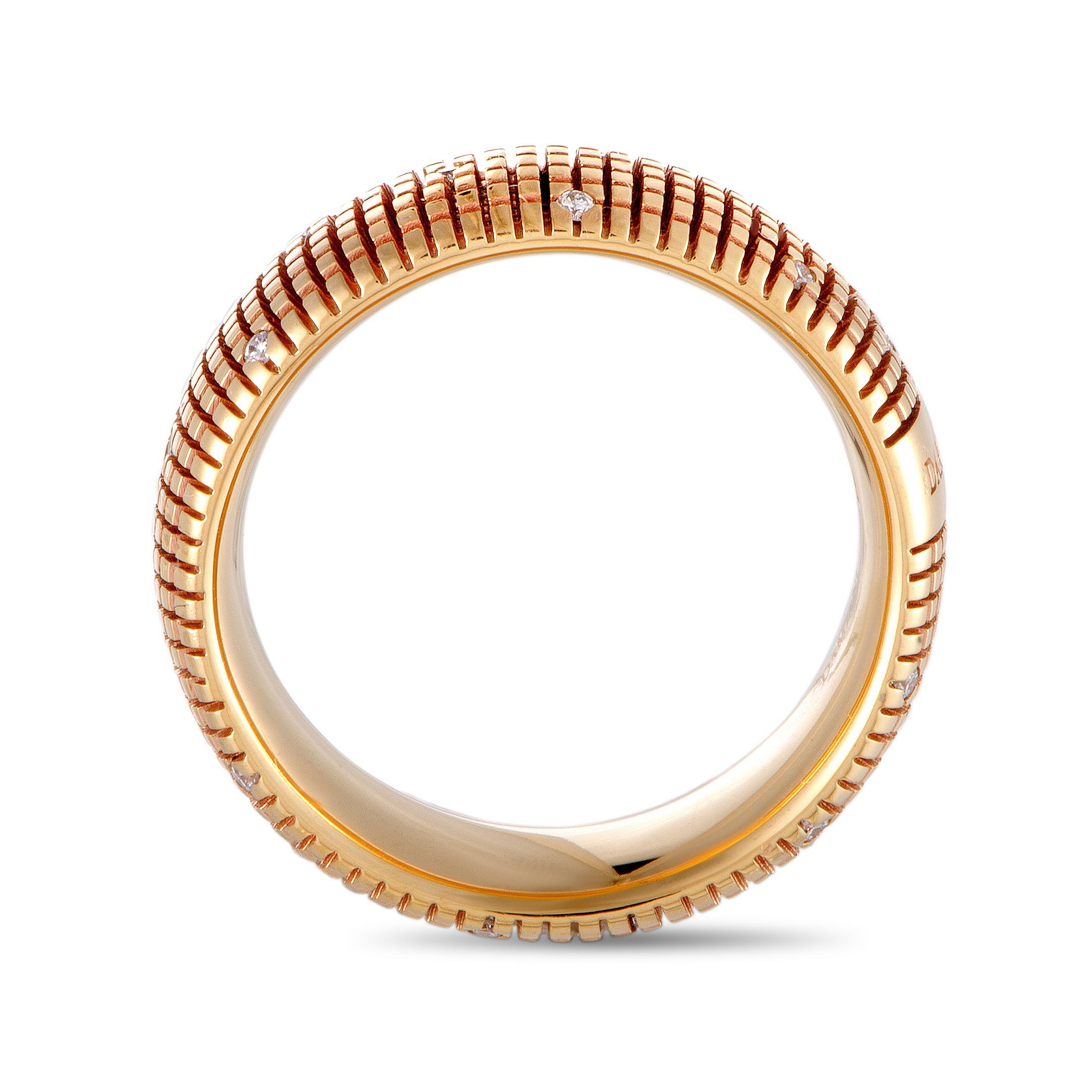 Given a superb feel of refined prestige by the ever-sophisticated sheen of gold and the lustrous resplendence of diamonds, this exceptional ring boasts an incredibly luxurious appeal. The ring is wonderfully designed by Damiani and it is masterfully